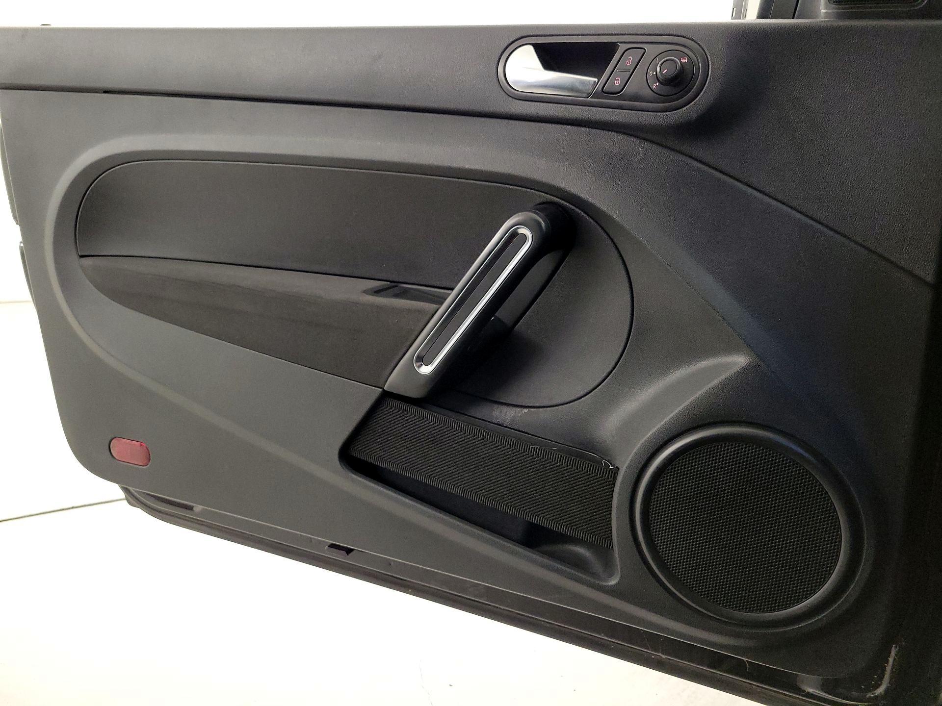 Thumbnail: 2018 Volkswagen Beetle - 12