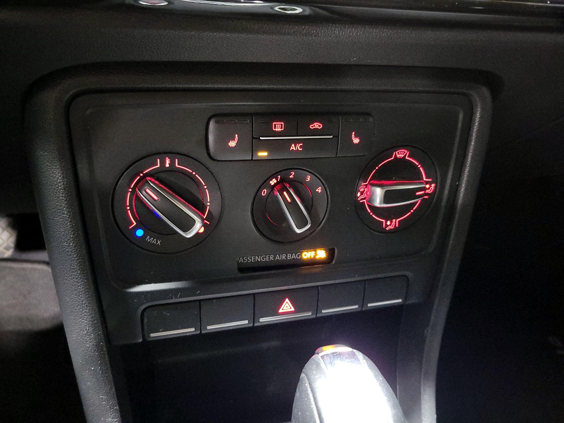 Thumbnail: 2018 Volkswagen Beetle - 16