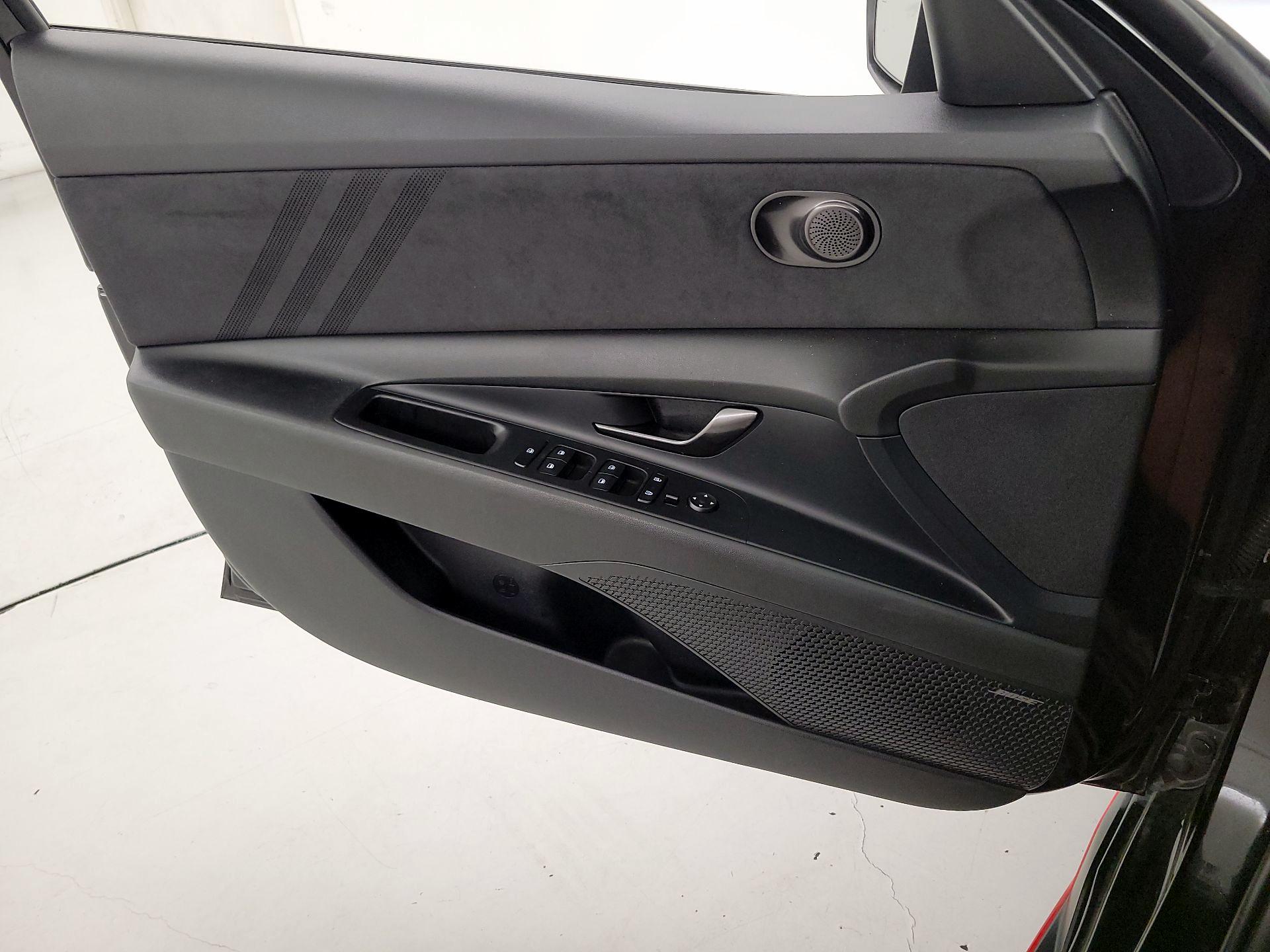 Thumbnail: 2022 Hyundai Elantra - 12