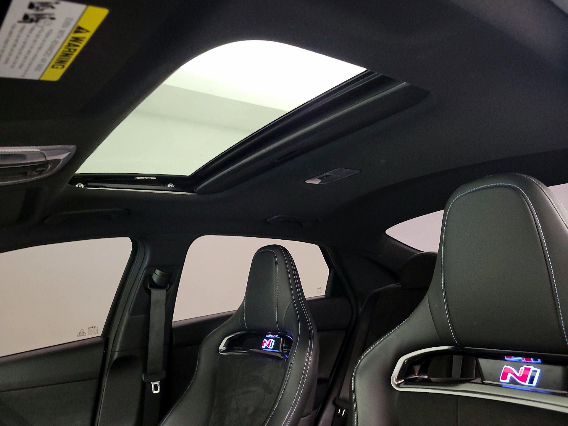 Thumbnail: 2022 Hyundai Elantra - 18