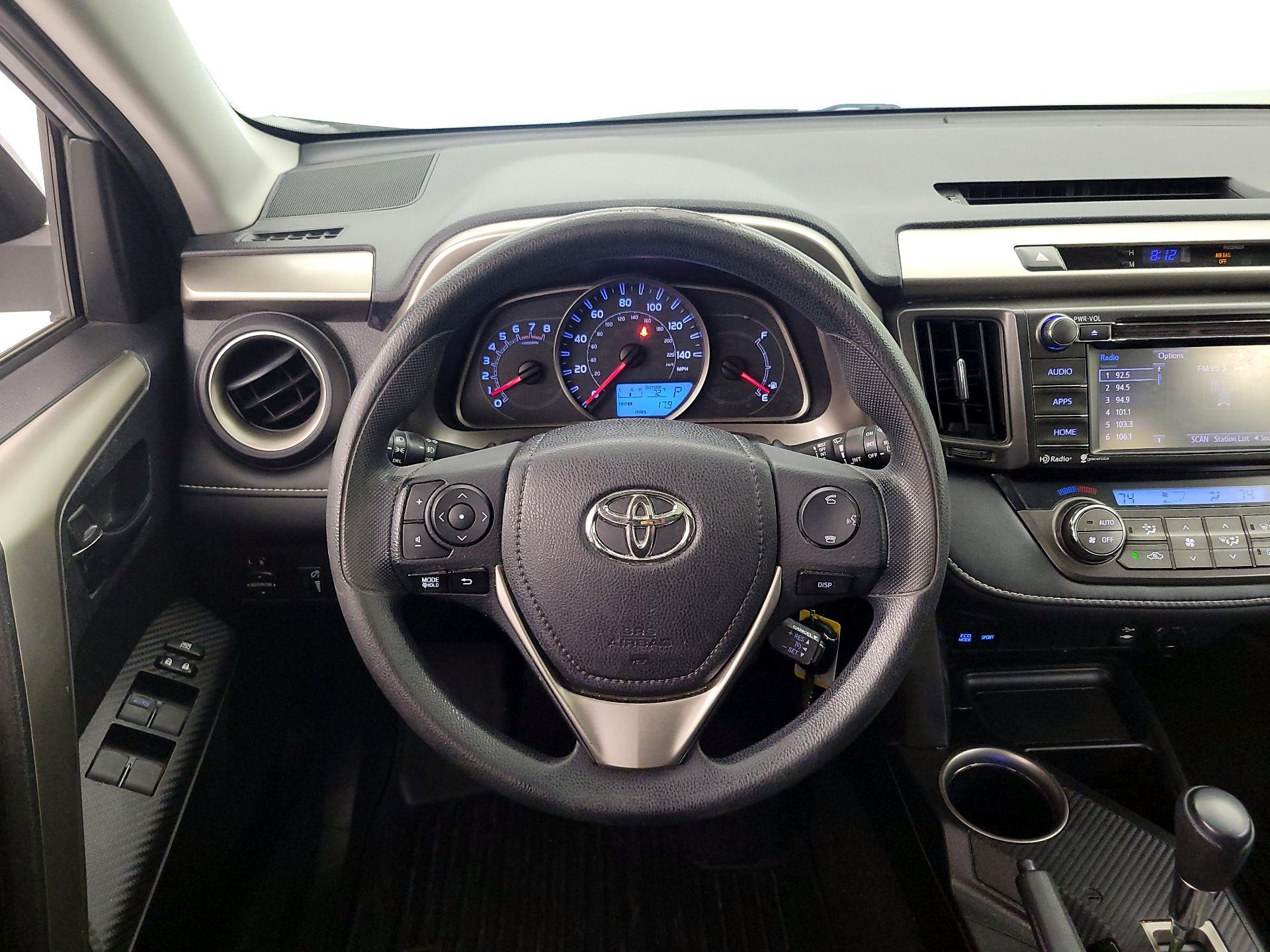 Thumbnail: 2015 Toyota RAV4 - 10