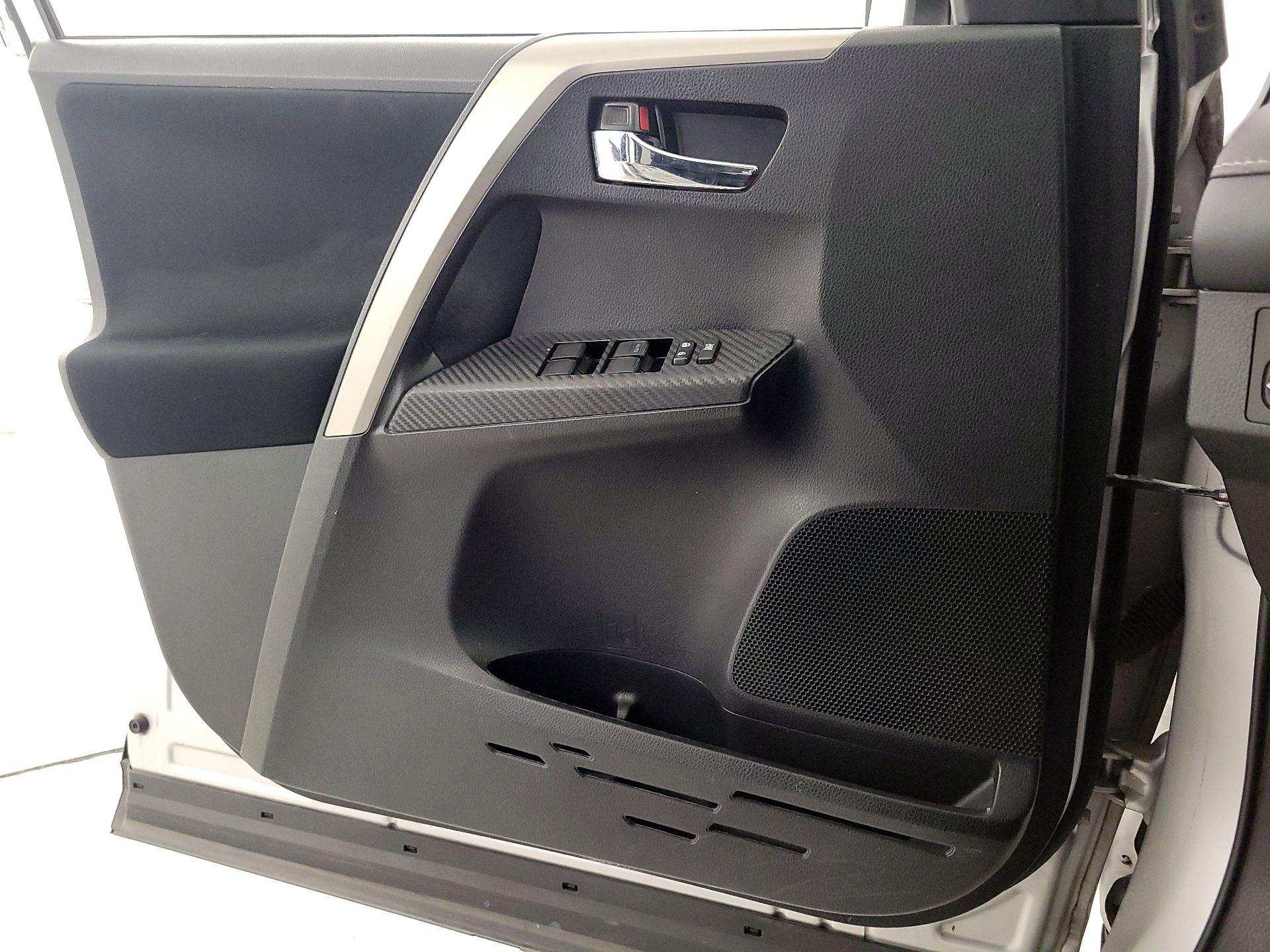 Thumbnail: 2015 Toyota RAV4 - 12