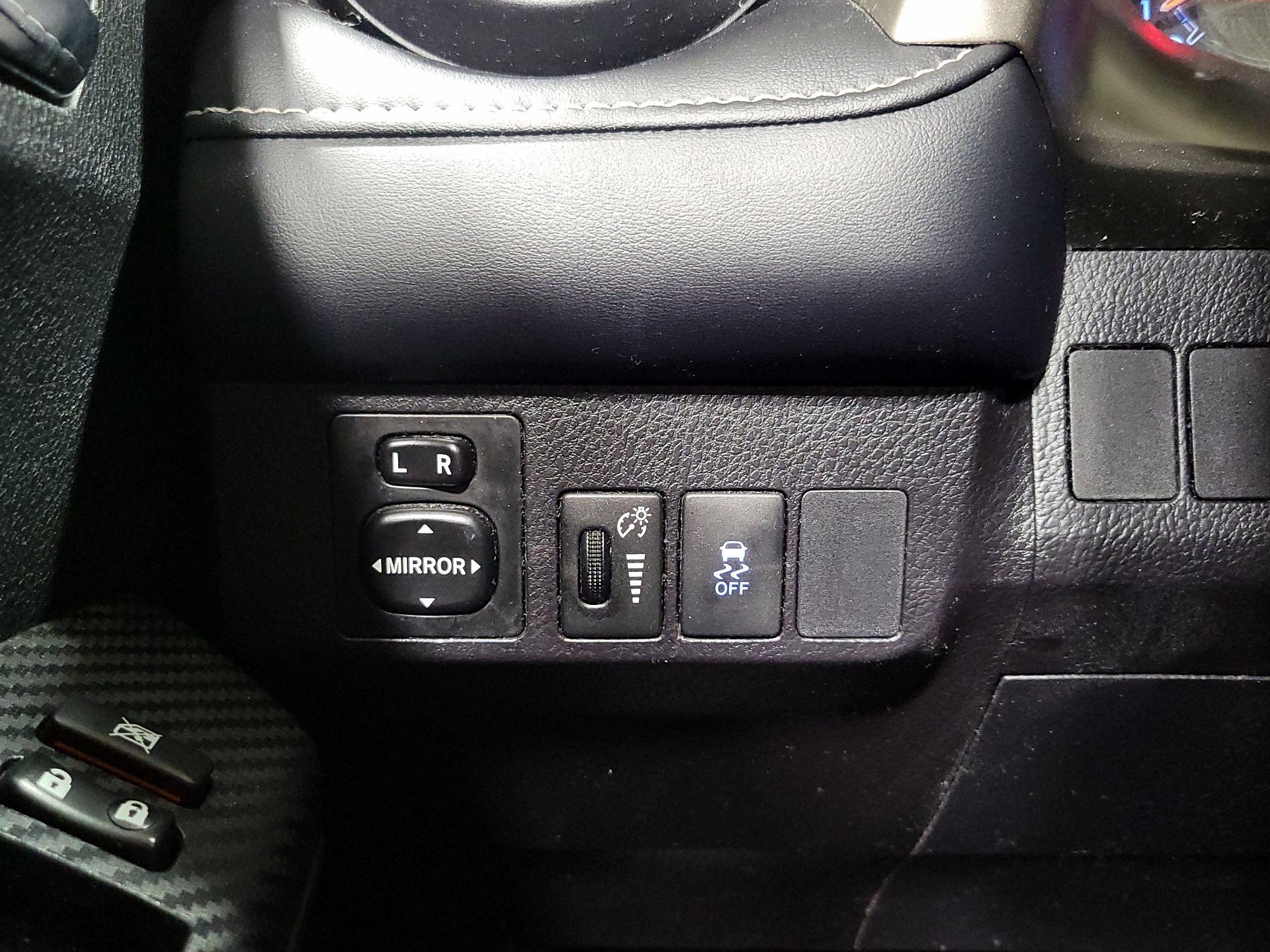 Thumbnail: 2015 Toyota RAV4 - 13