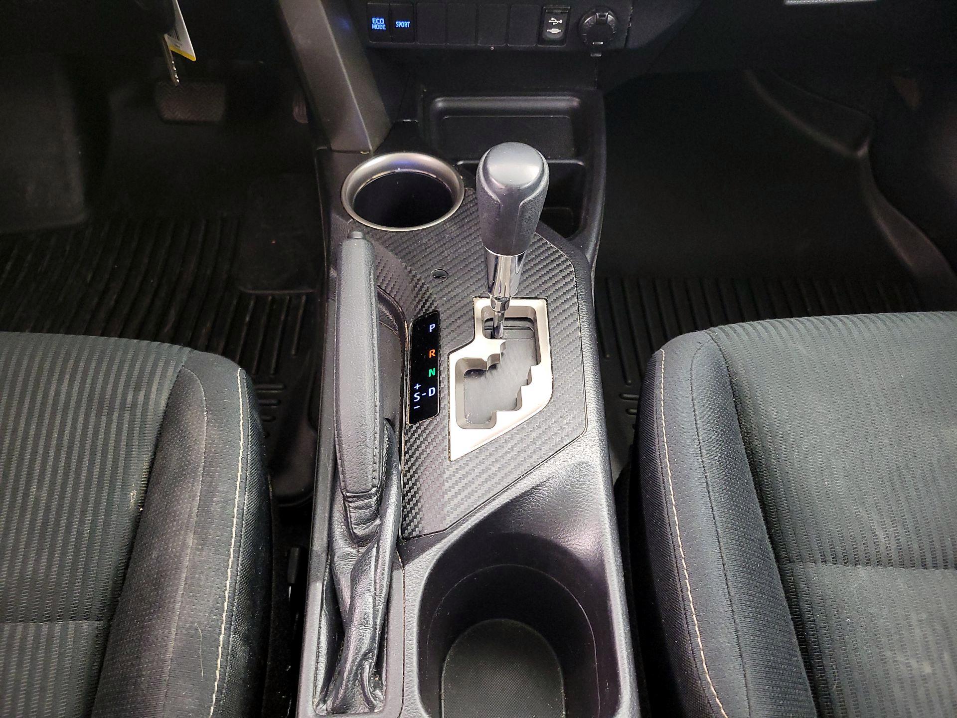 Thumbnail: 2015 Toyota RAV4 - 17