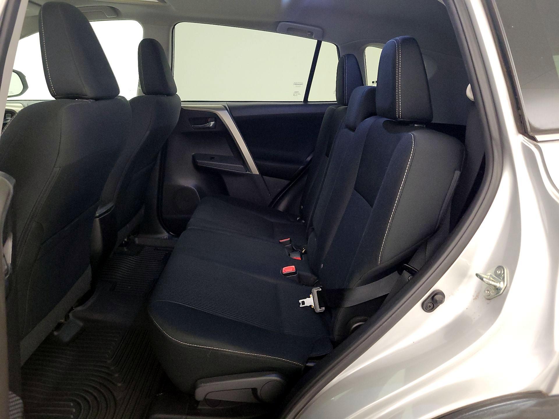 Thumbnail: 2015 Toyota RAV4 - 19