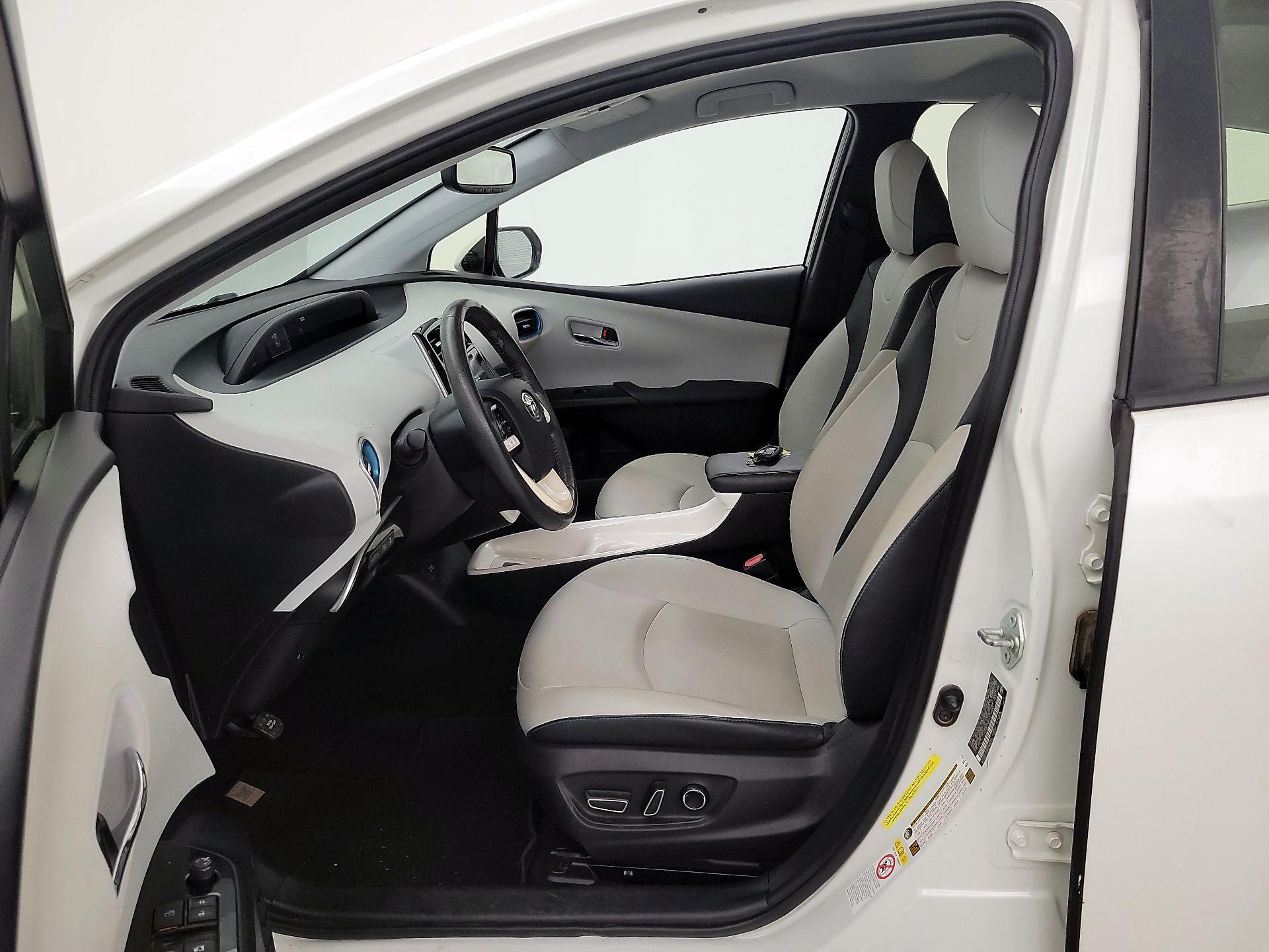 Thumbnail: 2017 Toyota Prius - 11