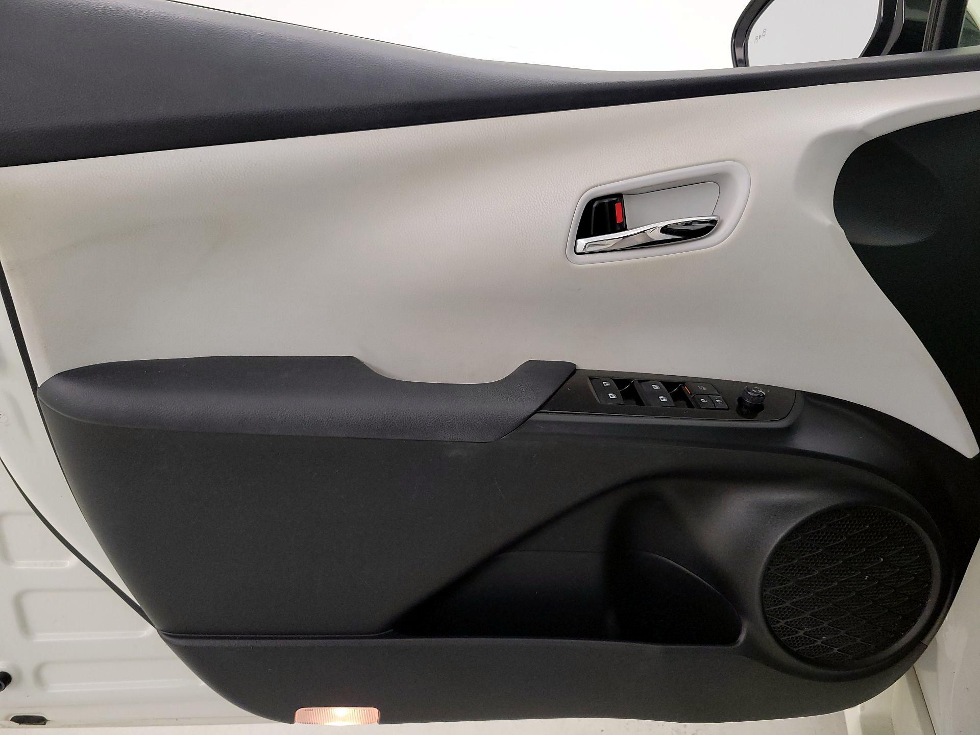 Thumbnail: 2017 Toyota Prius - 12