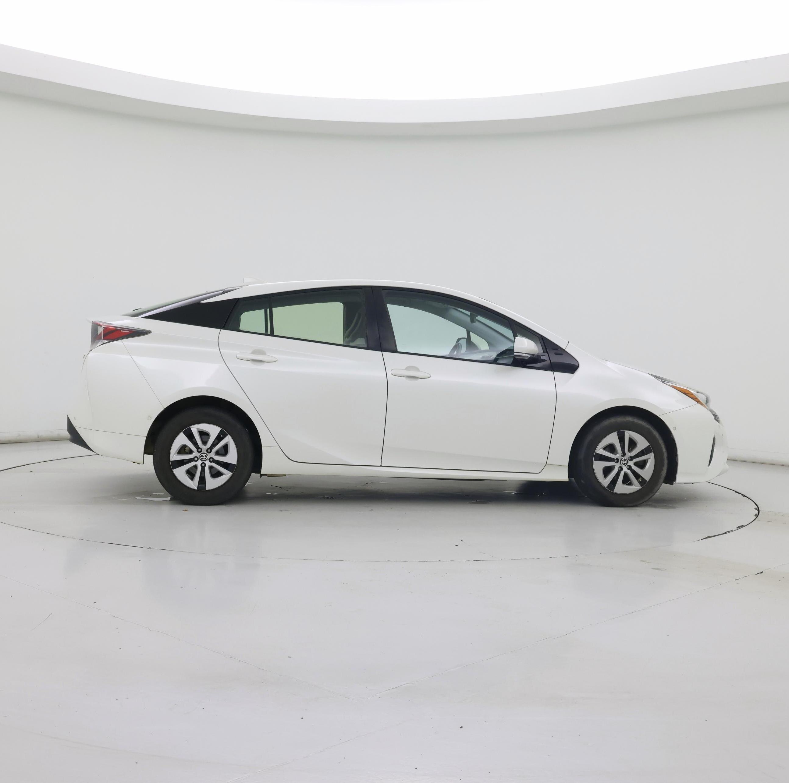 Thumbnail: 2017 Toyota Prius - 7