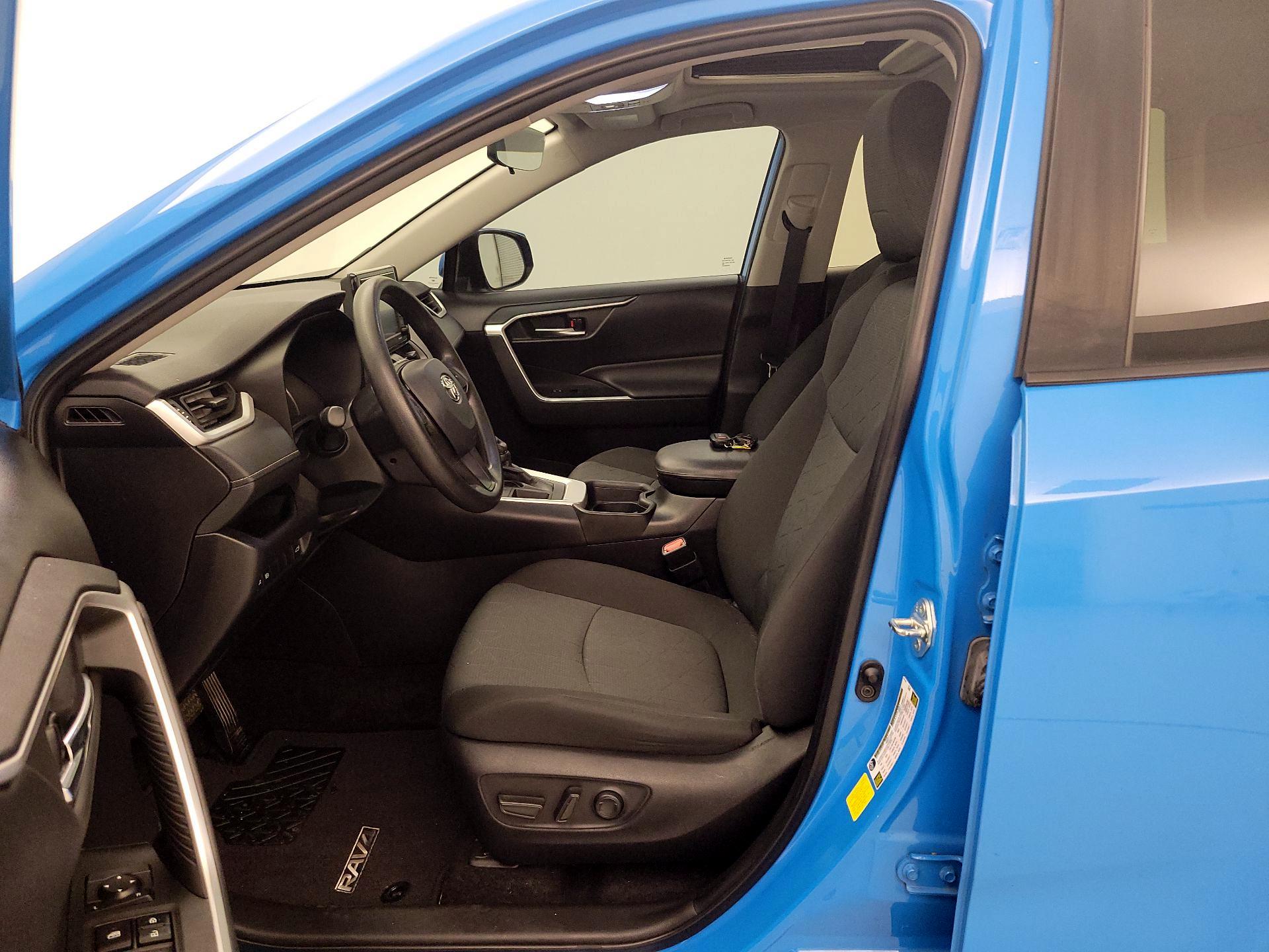 Thumbnail: 2021 Toyota RAV4 - 11