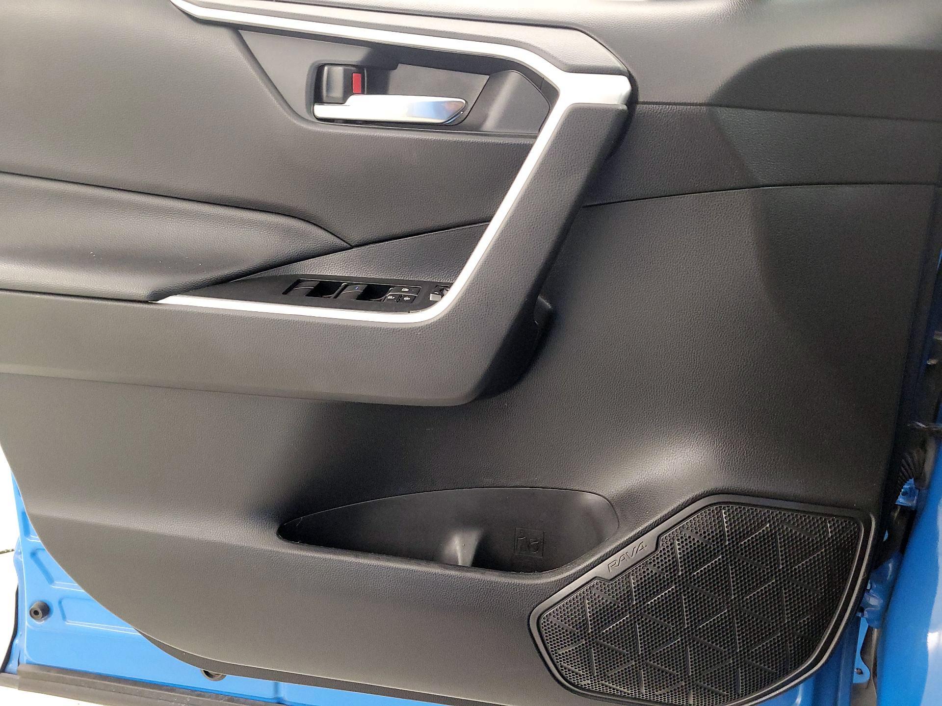 Thumbnail: 2021 Toyota RAV4 - 12