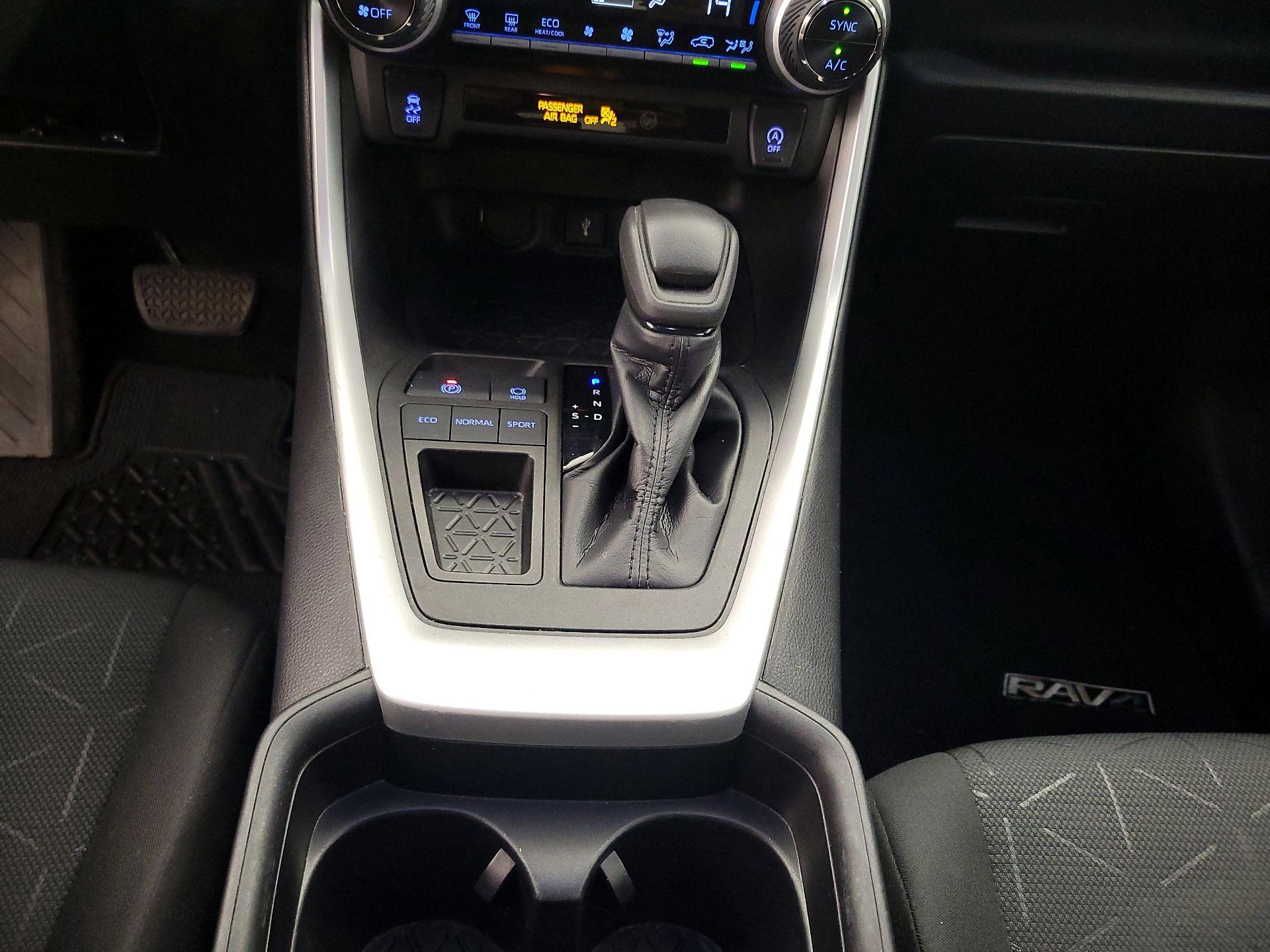 Thumbnail: 2021 Toyota RAV4 - 17