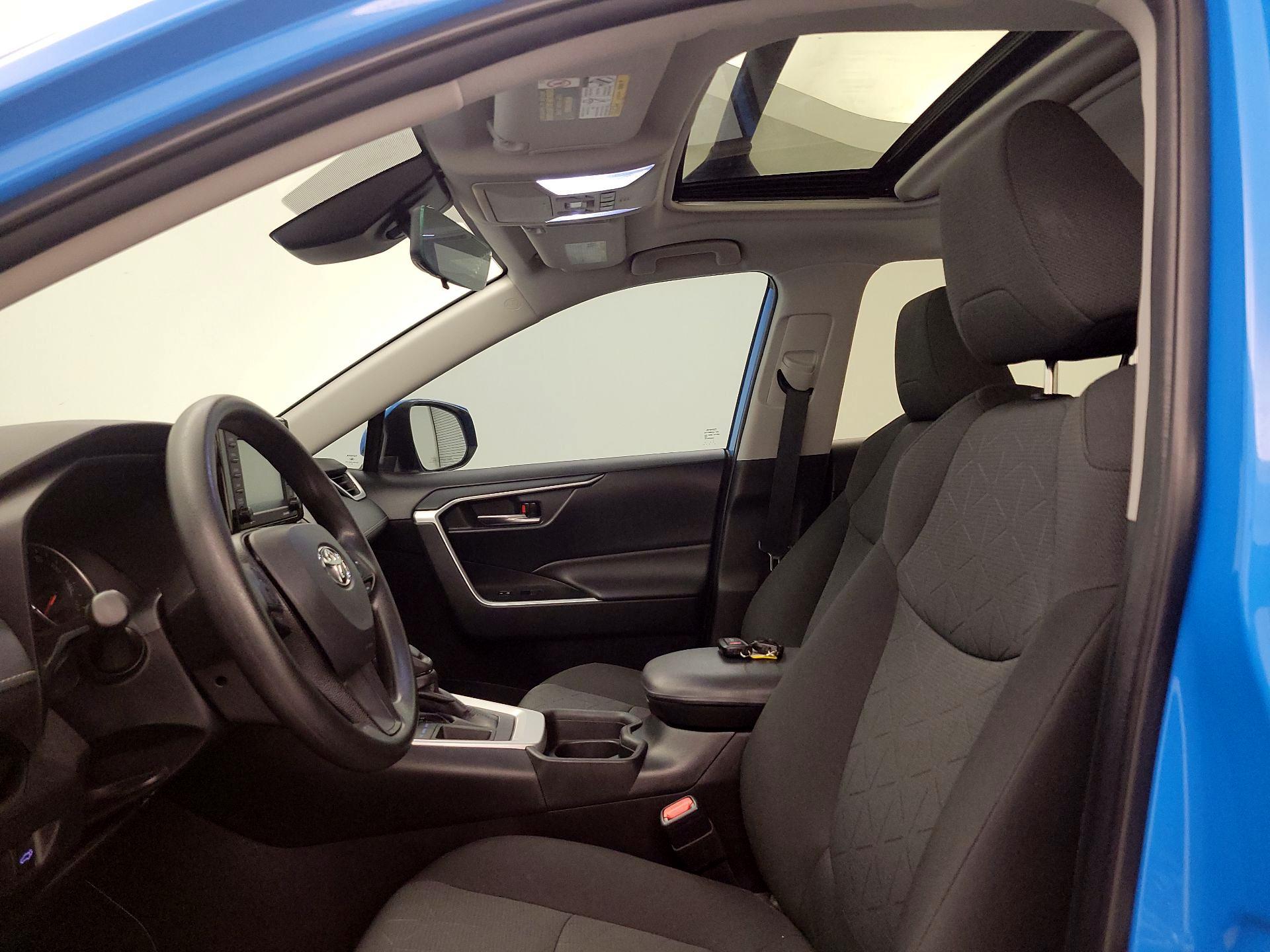 Thumbnail: 2021 Toyota RAV4 - 19