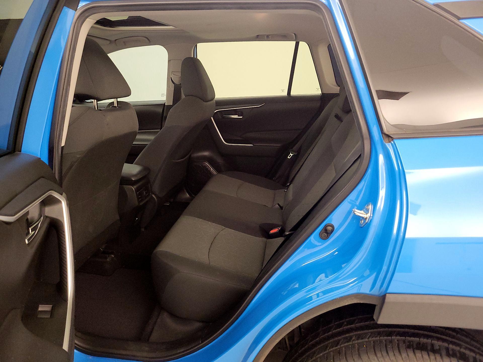 Thumbnail: 2021 Toyota RAV4 - 20