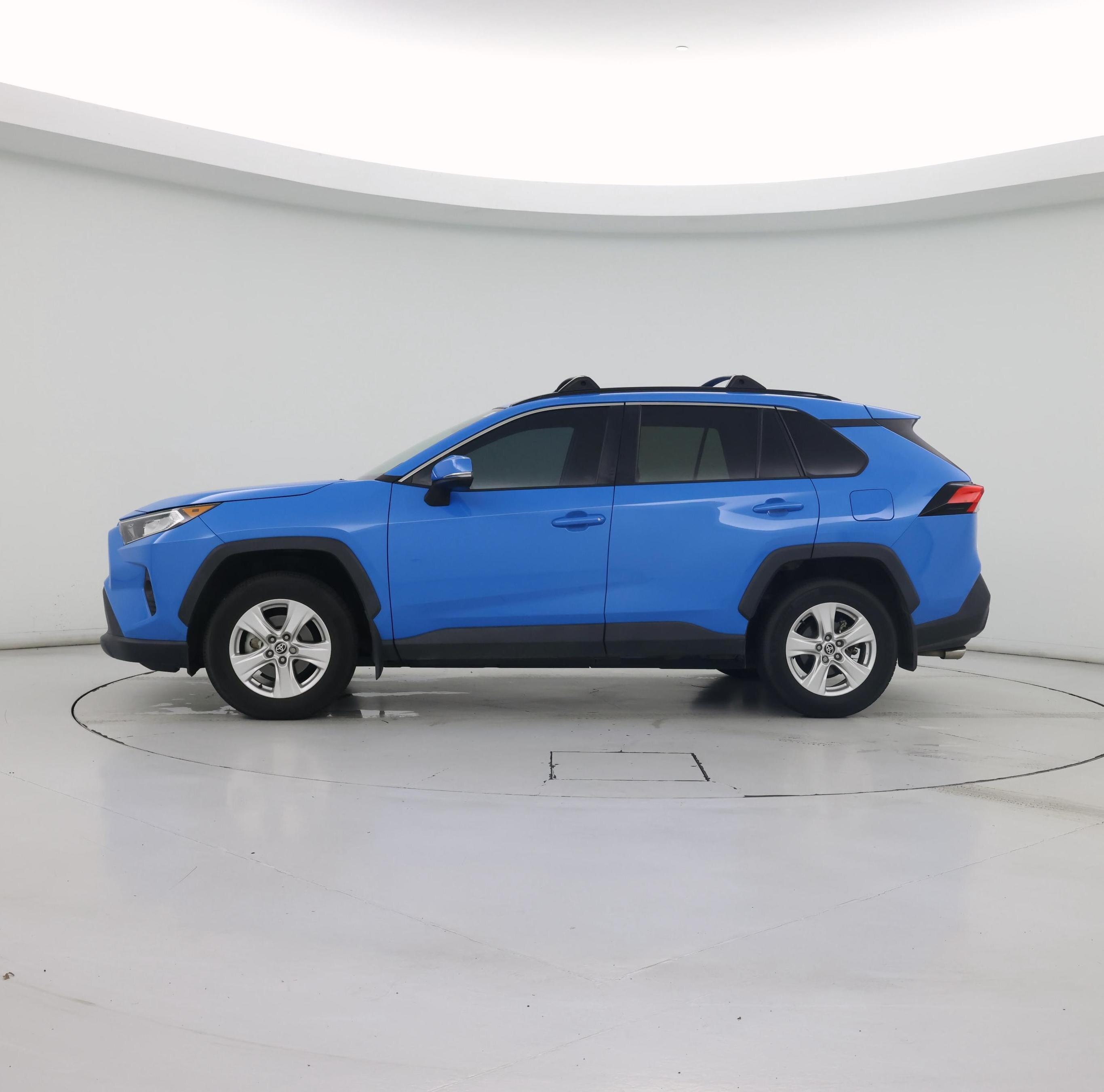Thumbnail: 2021 Toyota RAV4 - 3