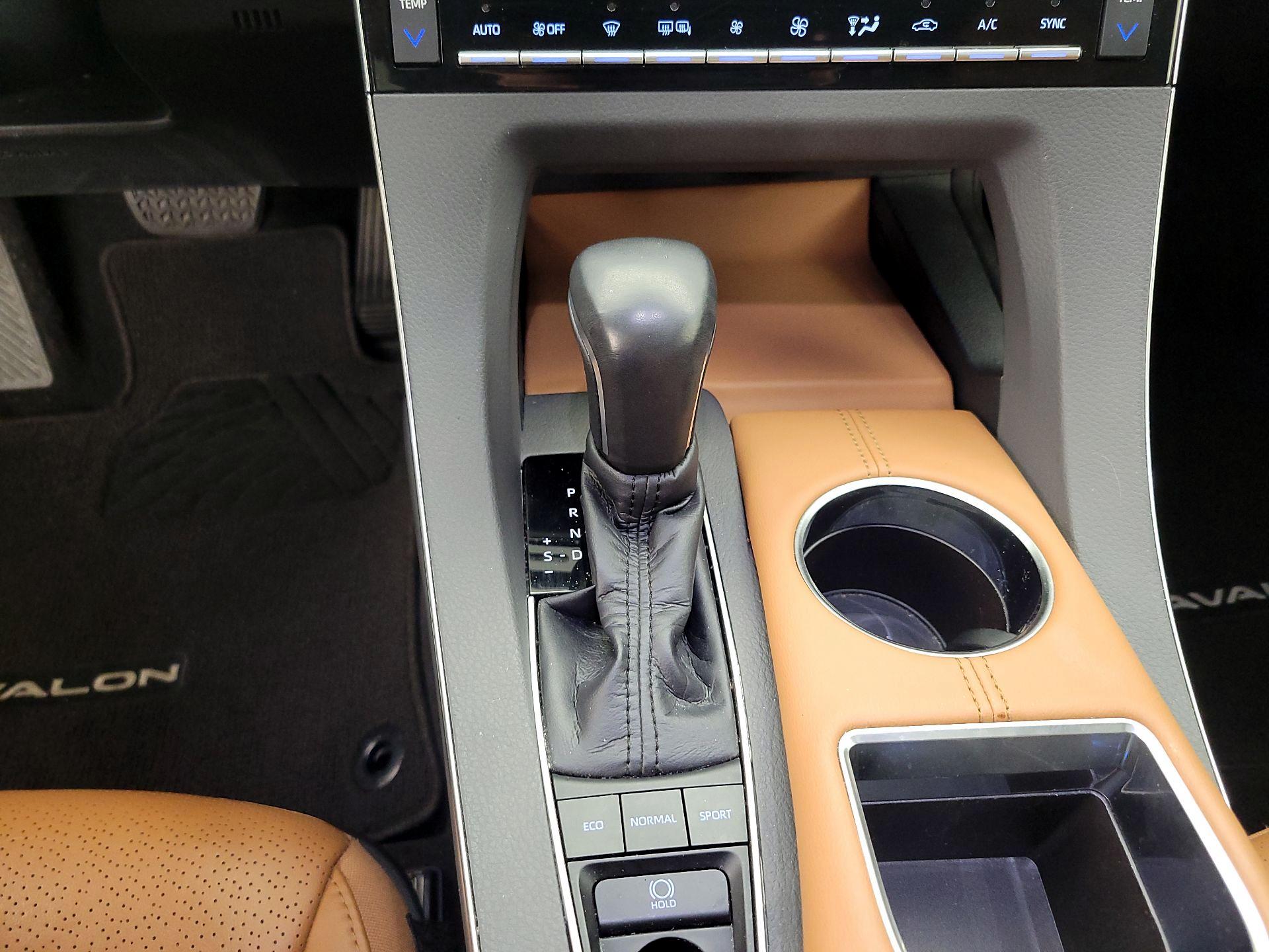 Thumbnail: 2020 Toyota Avalon - 17