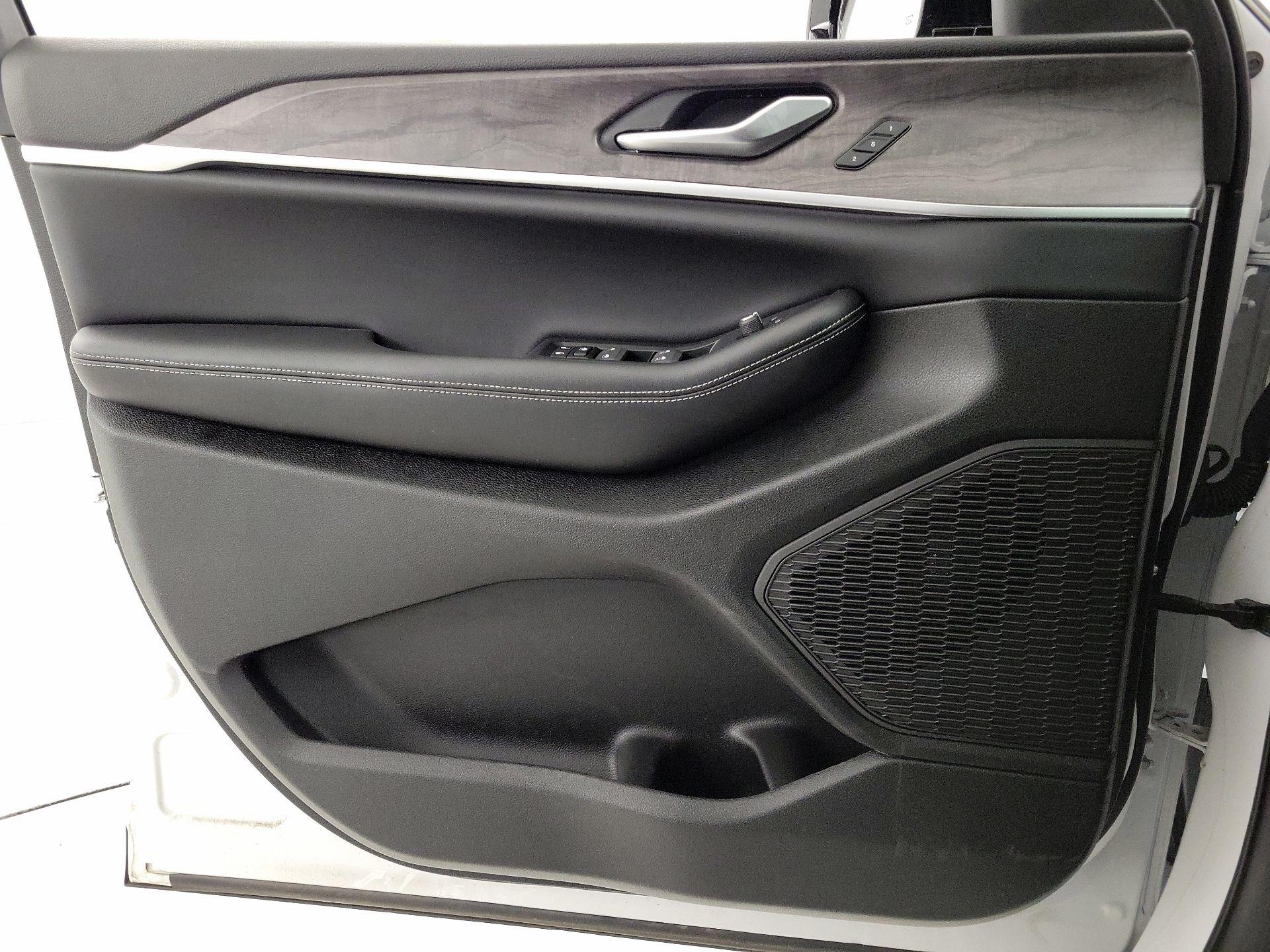 Thumbnail: 2024 Jeep Grand Cherokee - 12