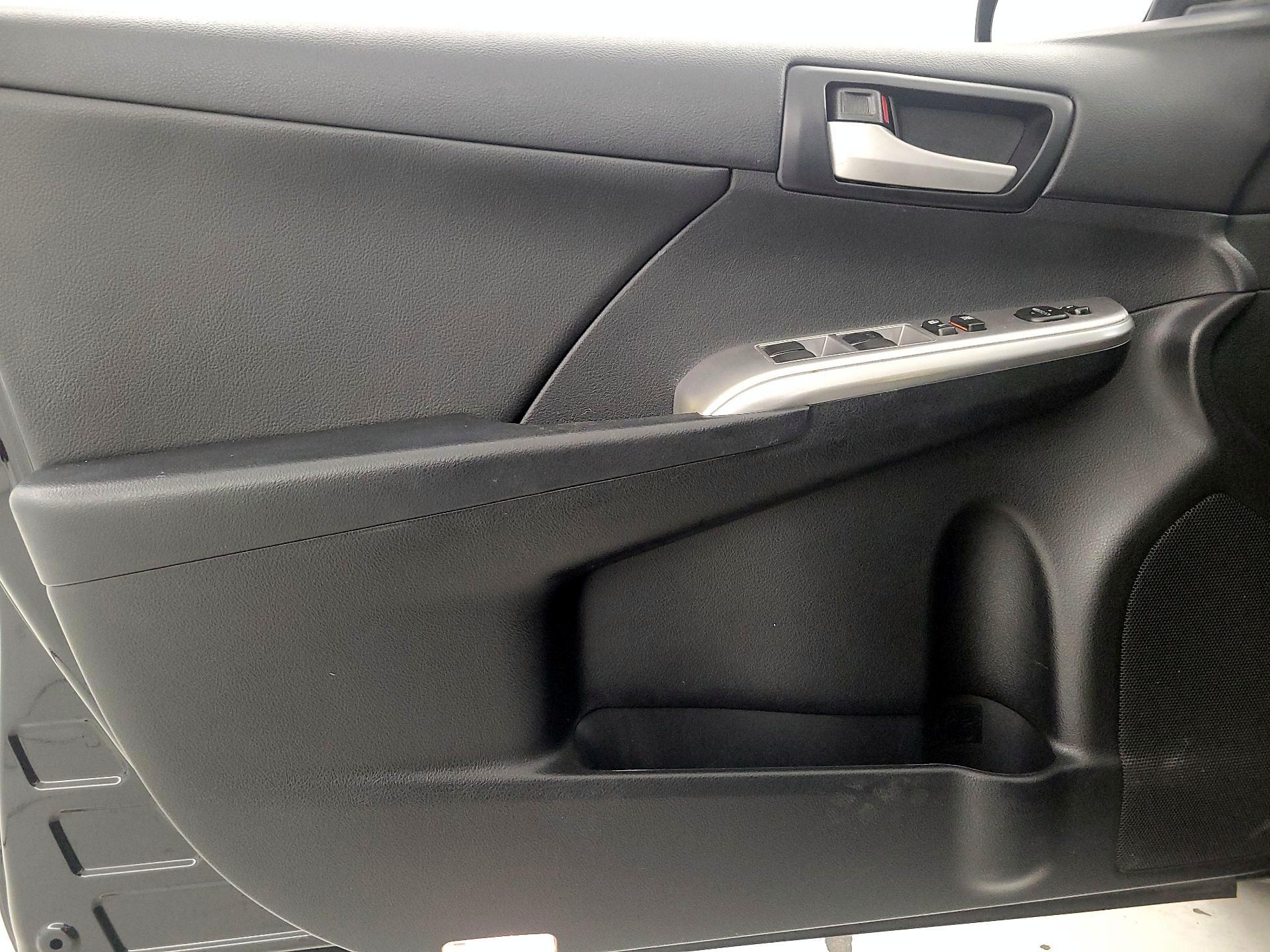 Thumbnail: 2014 Toyota Camry - 12