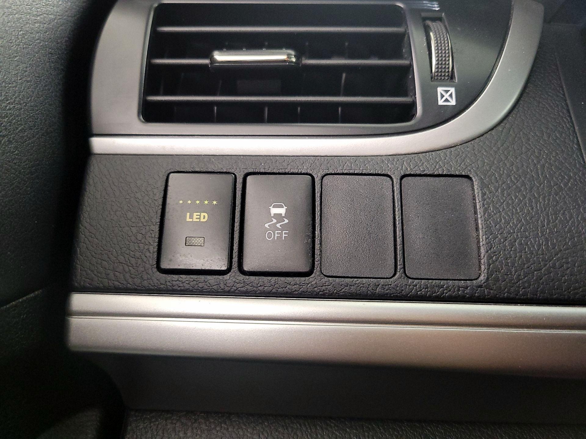 Thumbnail: 2014 Toyota Camry - 13