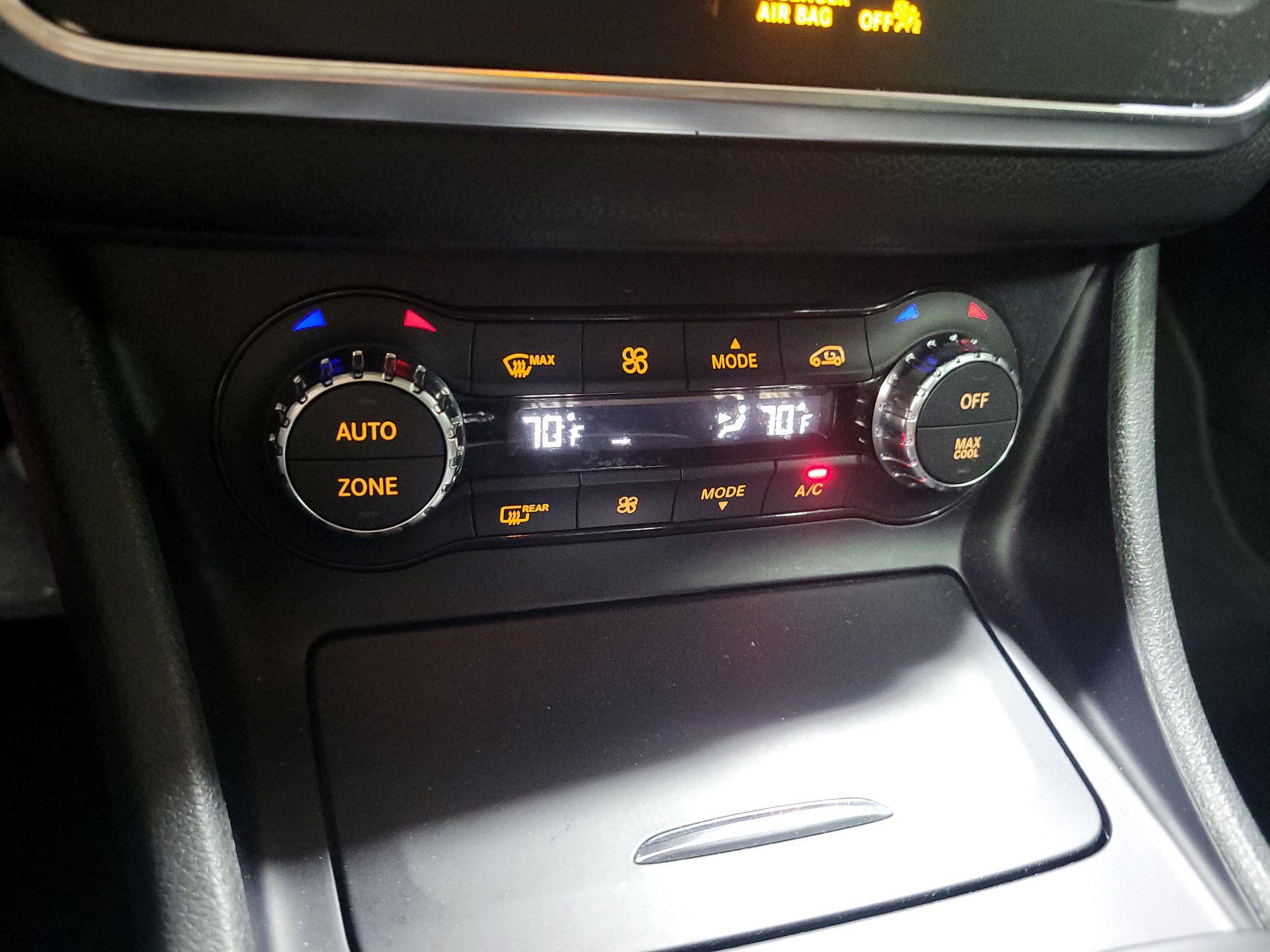 Thumbnail: 2015 Mercedes-Benz CLA - 16