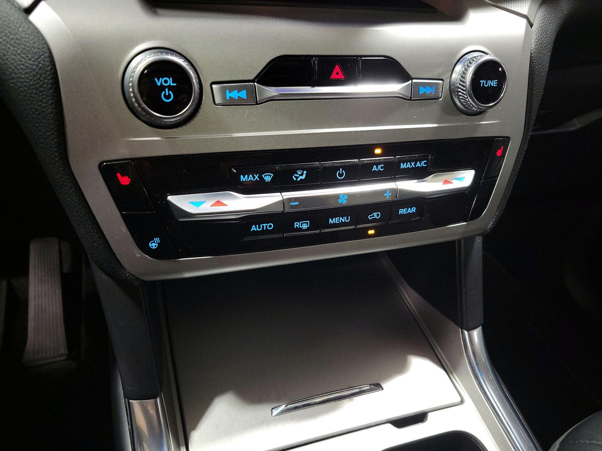 Thumbnail: 2022 Ford Explorer - 16