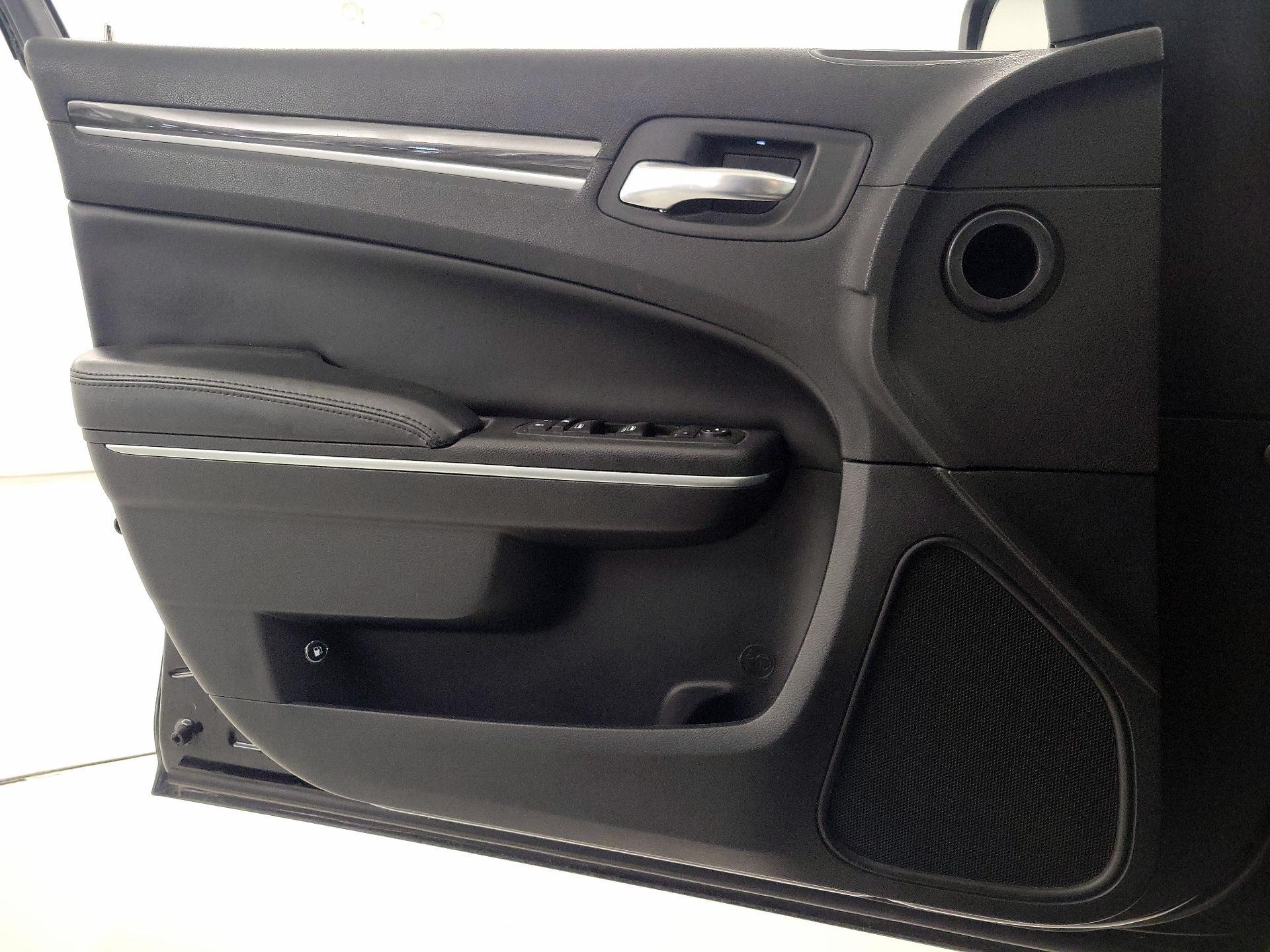 Thumbnail: 2021 Chrysler 300 - 12