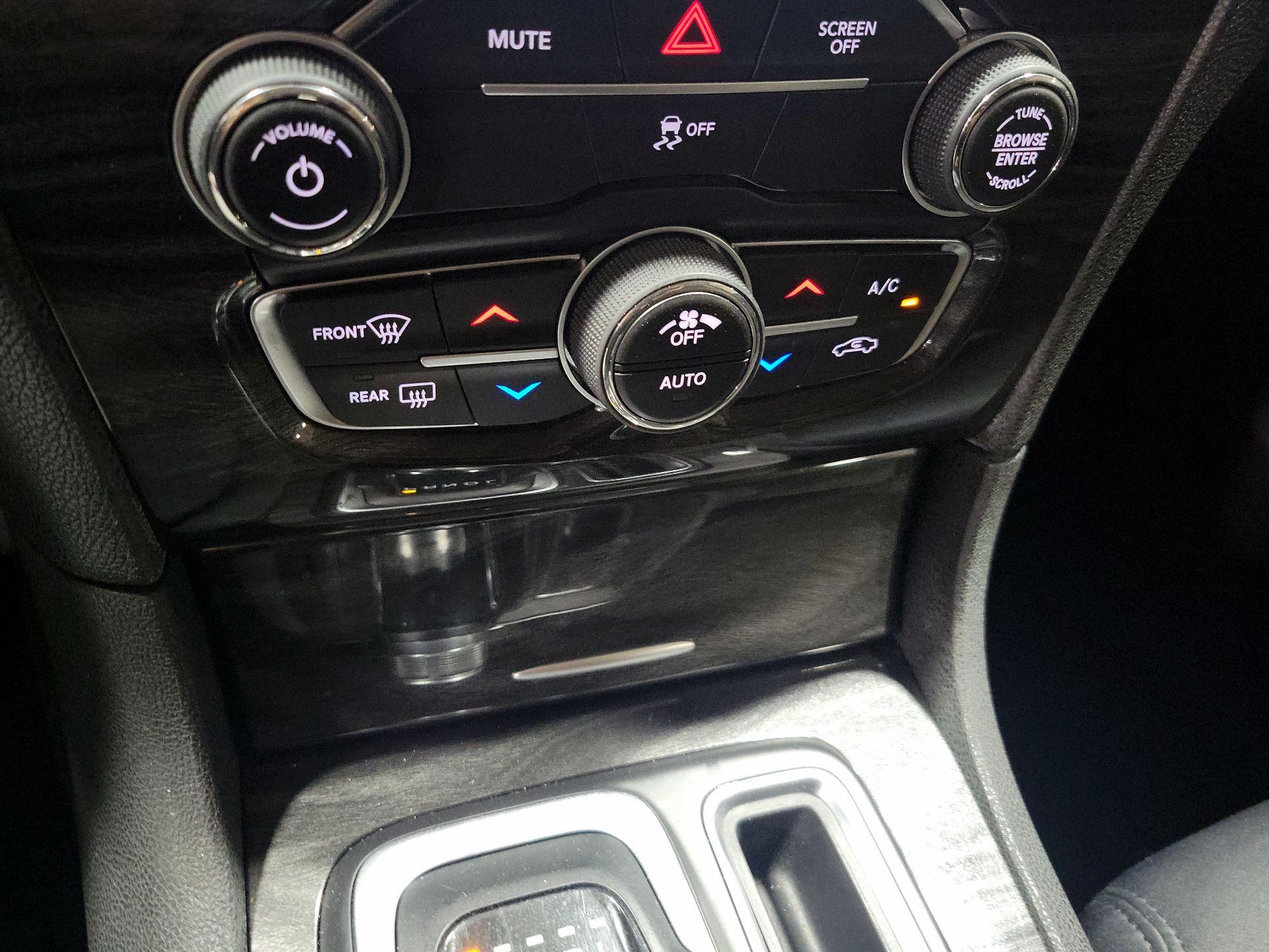 Thumbnail: 2021 Chrysler 300 - 16