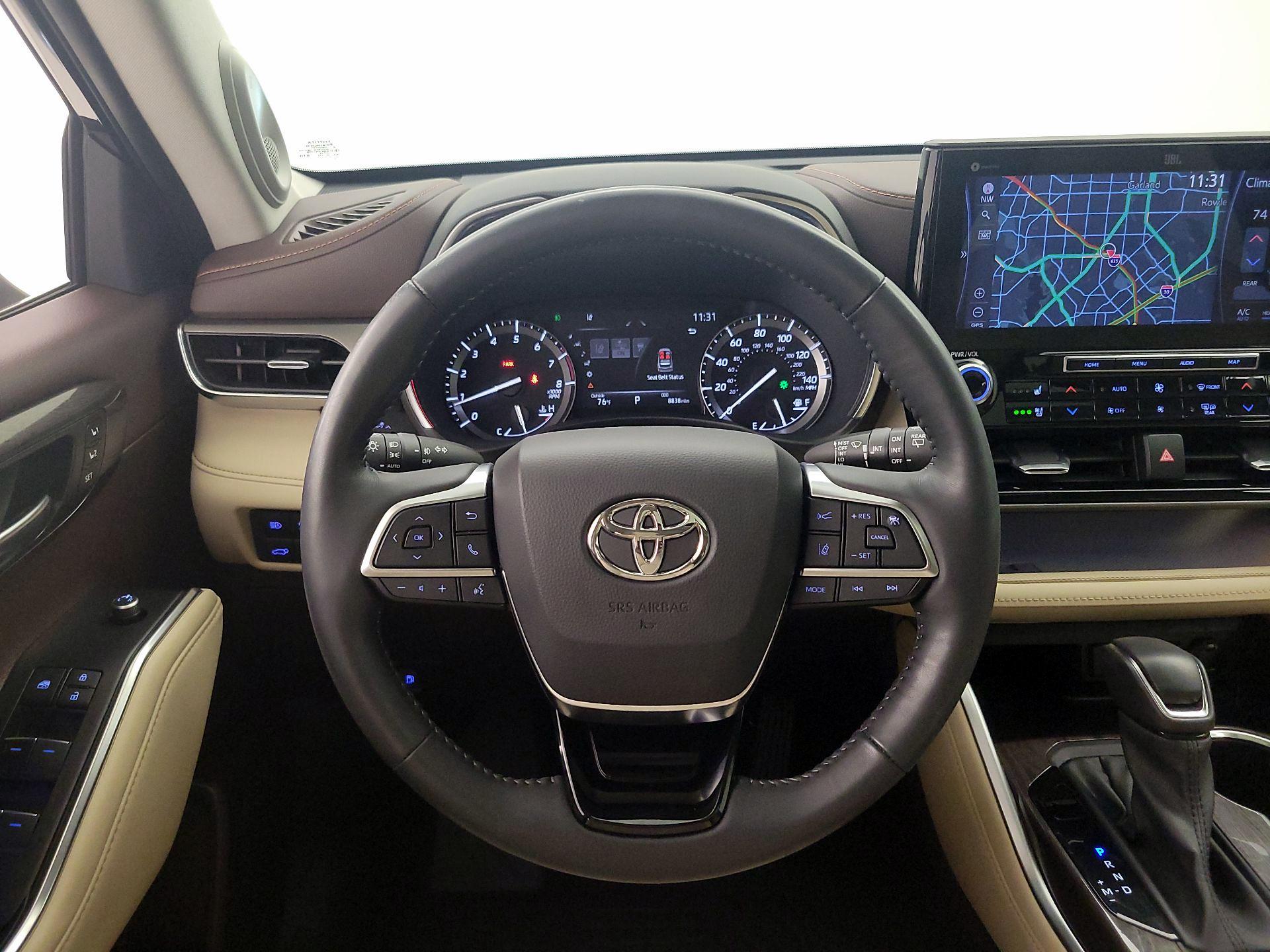 Thumbnail: 2021 Toyota Highlander - 10