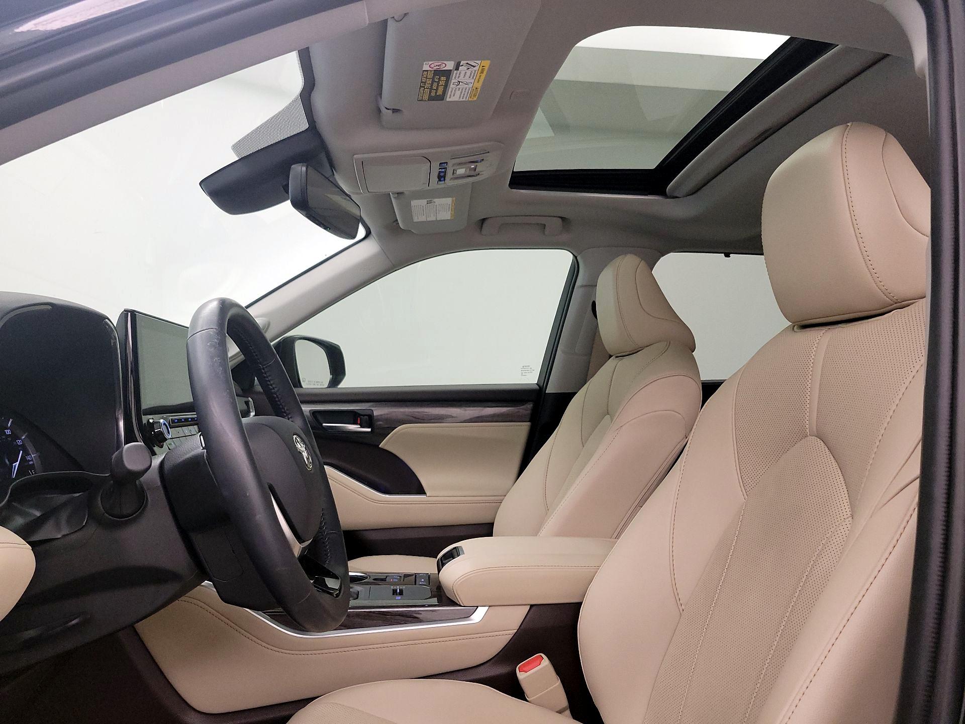 Thumbnail: 2021 Toyota Highlander - 19