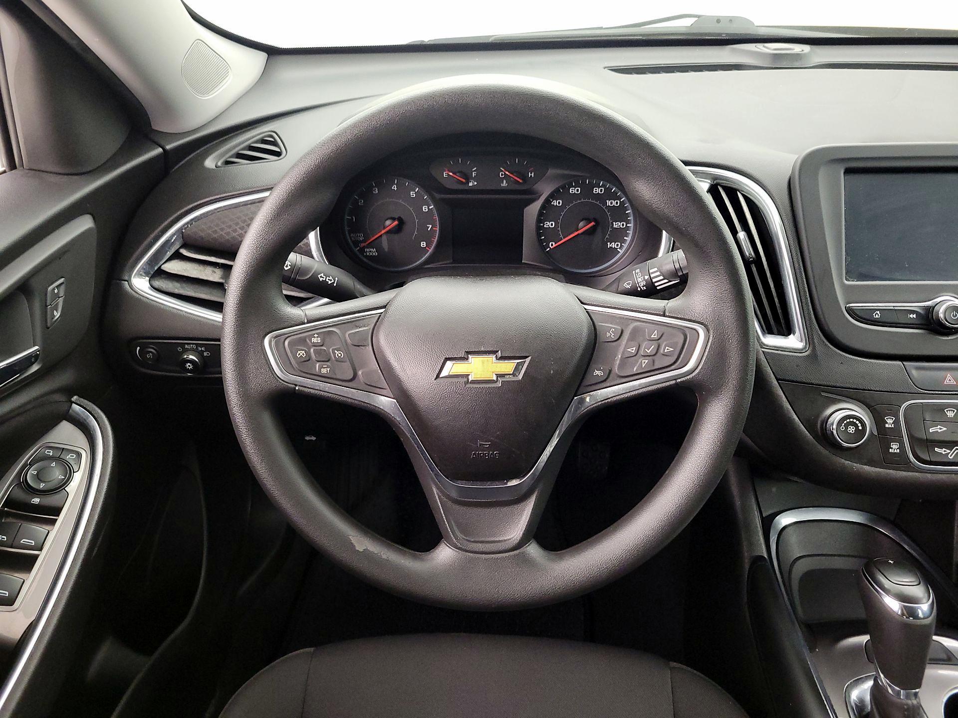 Thumbnail: 2018 Chevrolet Malibu - 10