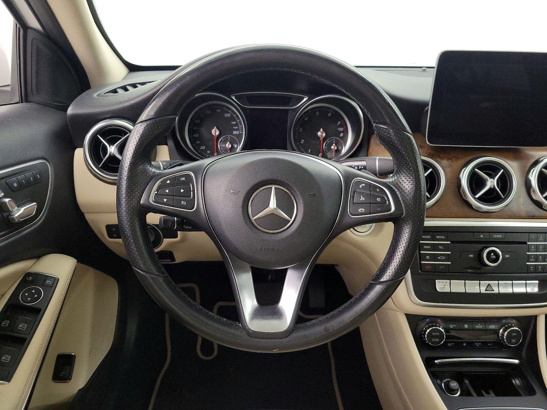 Thumbnail: 2018 Mercedes-Benz GLA - 10