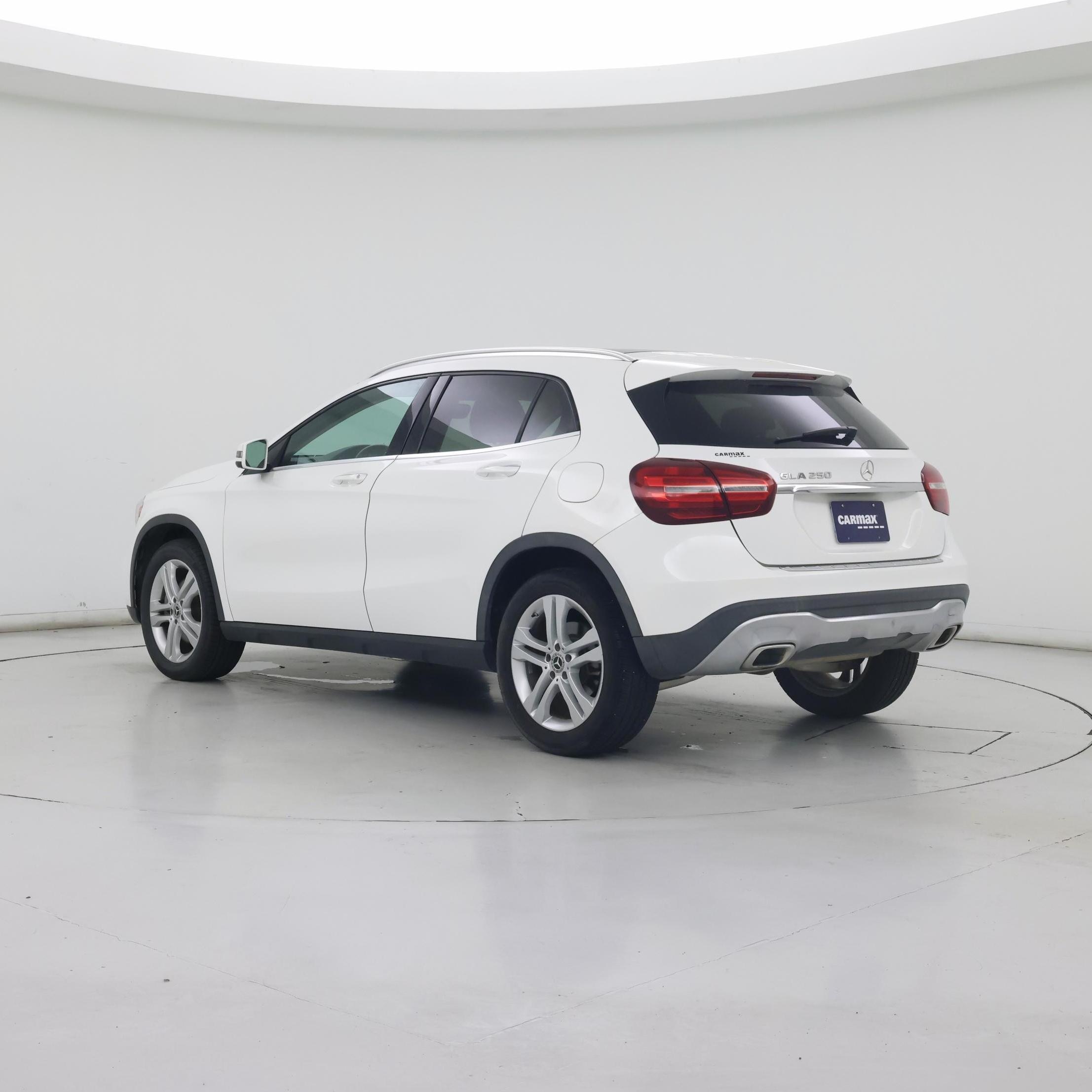 Thumbnail: 2018 Mercedes-Benz GLA - 2