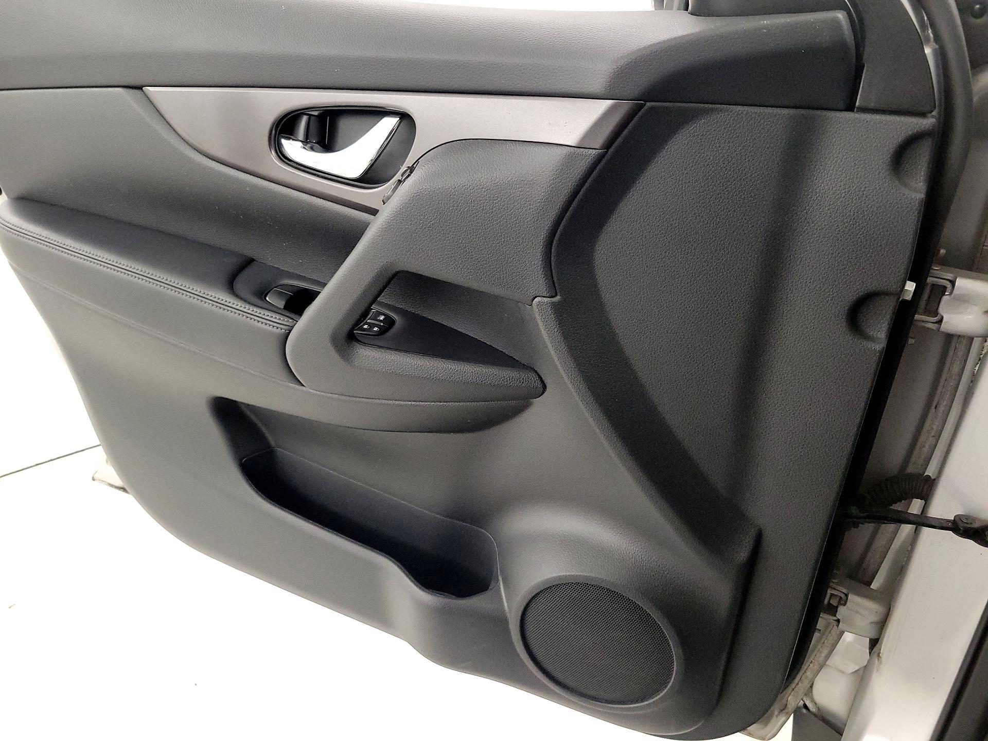 Thumbnail: 2015 Nissan Rogue - 12