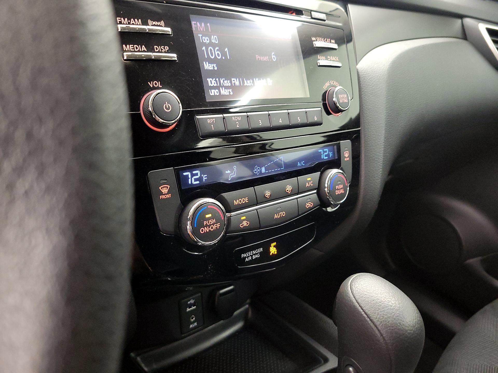 Thumbnail: 2015 Nissan Rogue - 16