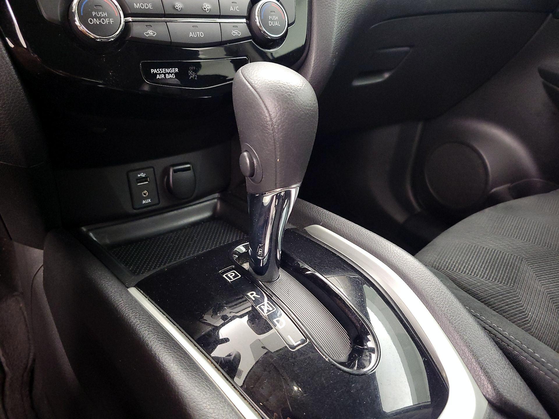 Thumbnail: 2015 Nissan Rogue - 17