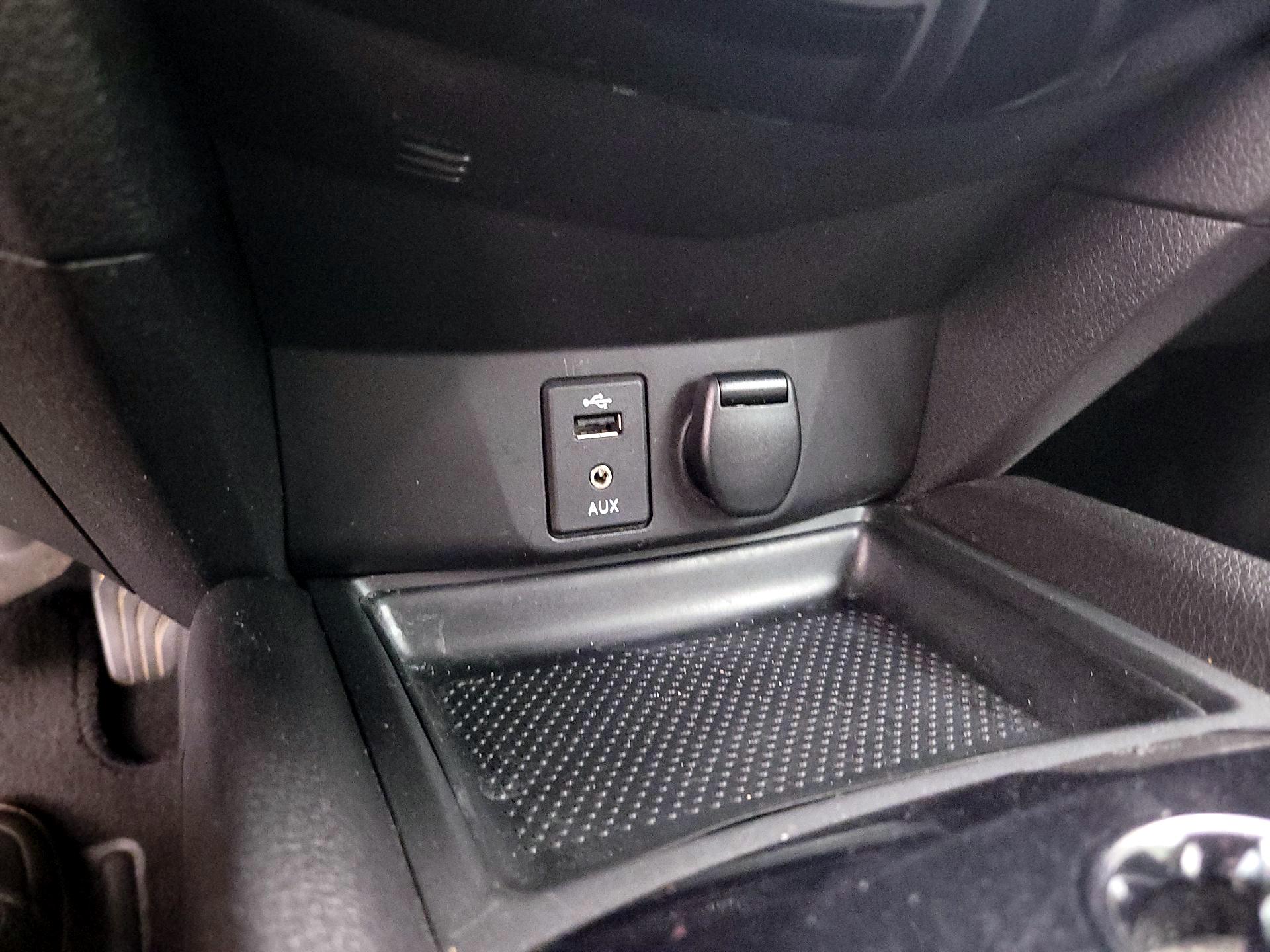 Thumbnail: 2015 Nissan Rogue - 18