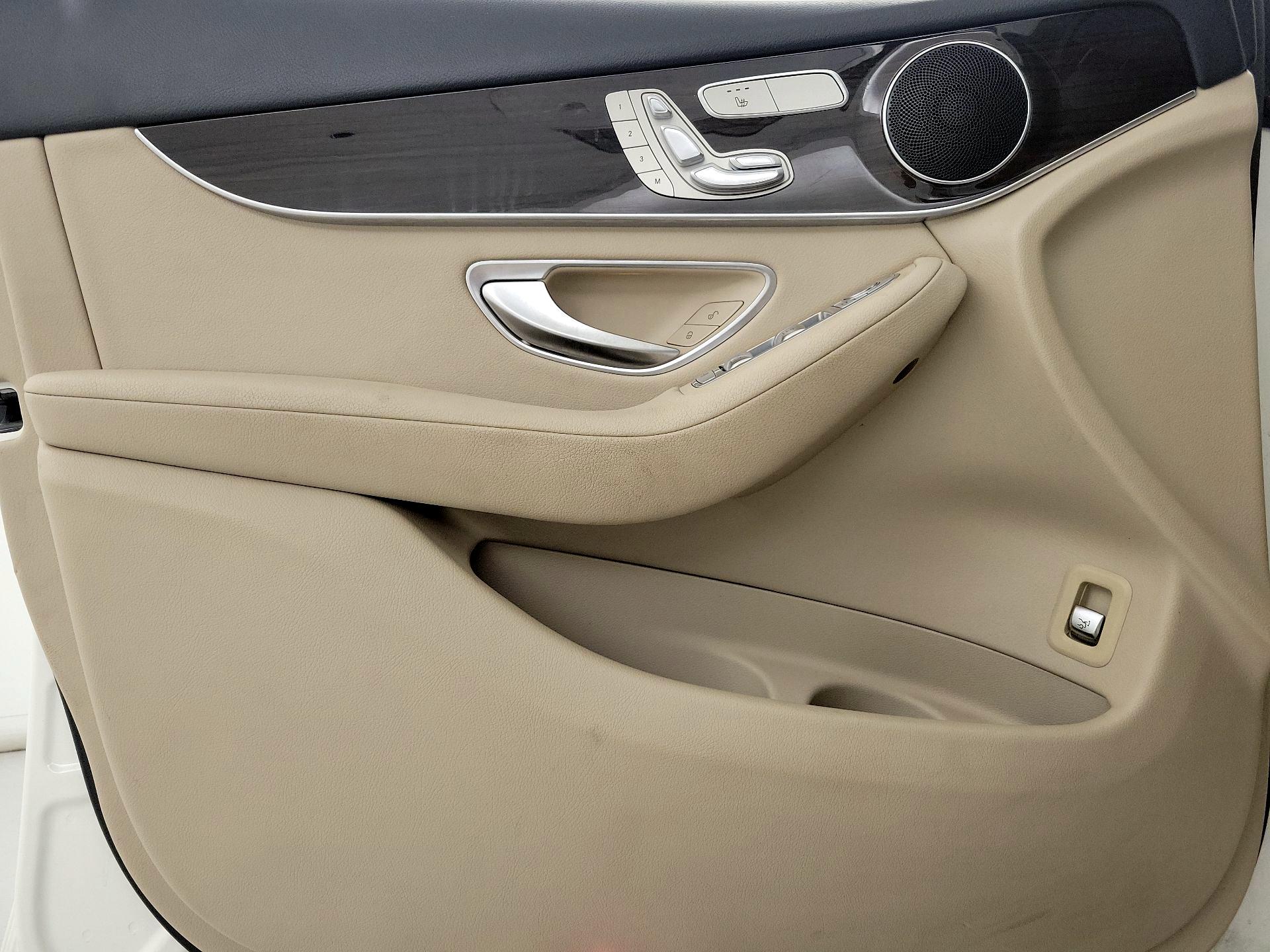 Thumbnail: 2019 Mercedes-Benz GLC - 12