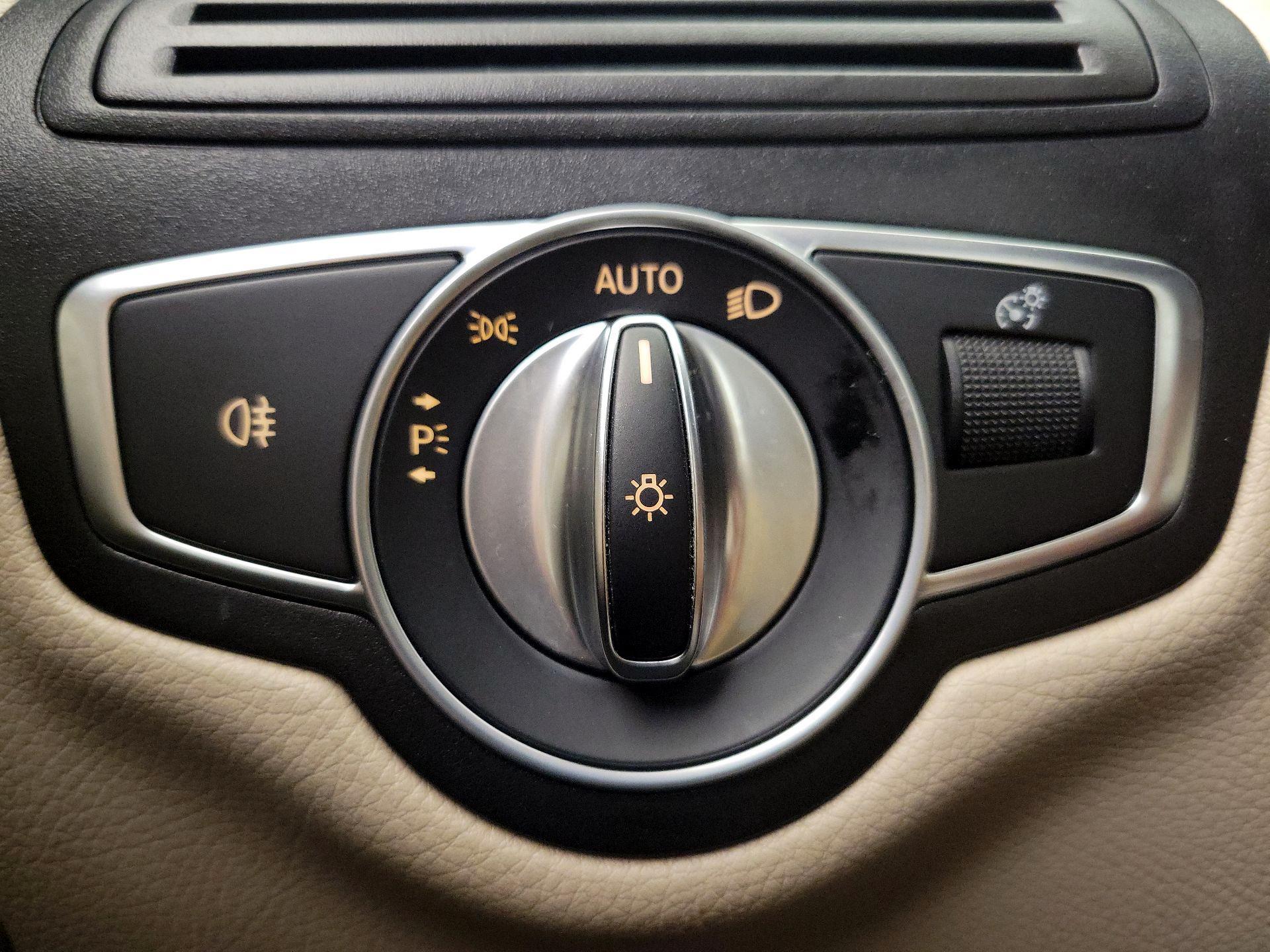 Thumbnail: 2019 Mercedes-Benz GLC - 13