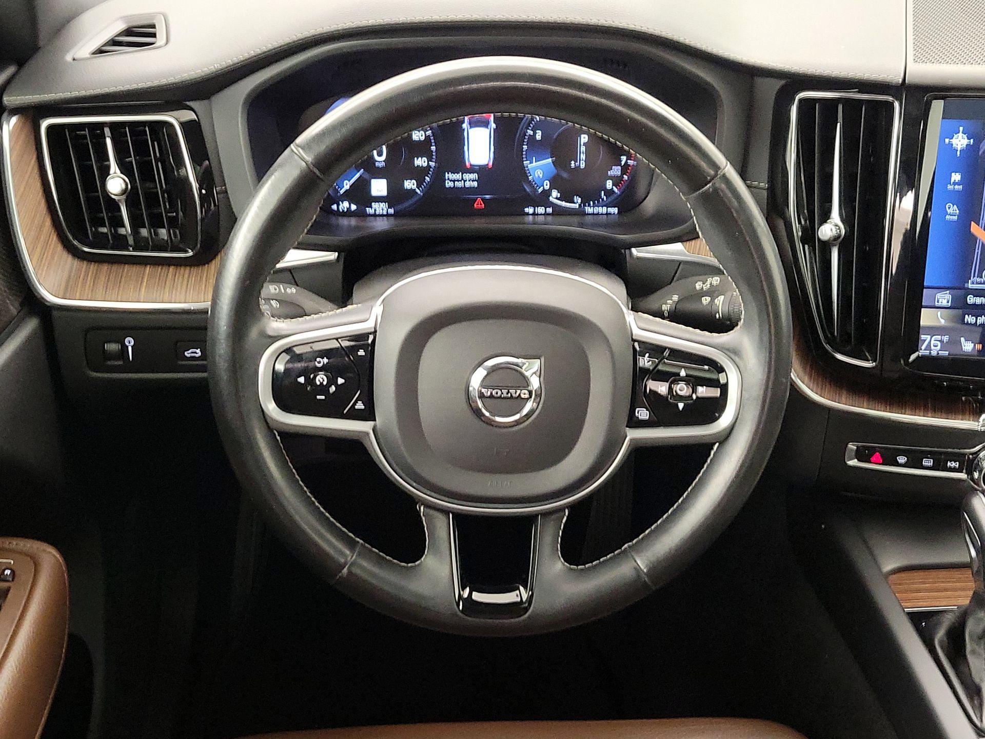 Thumbnail: 2020 Volvo XC60 - 10