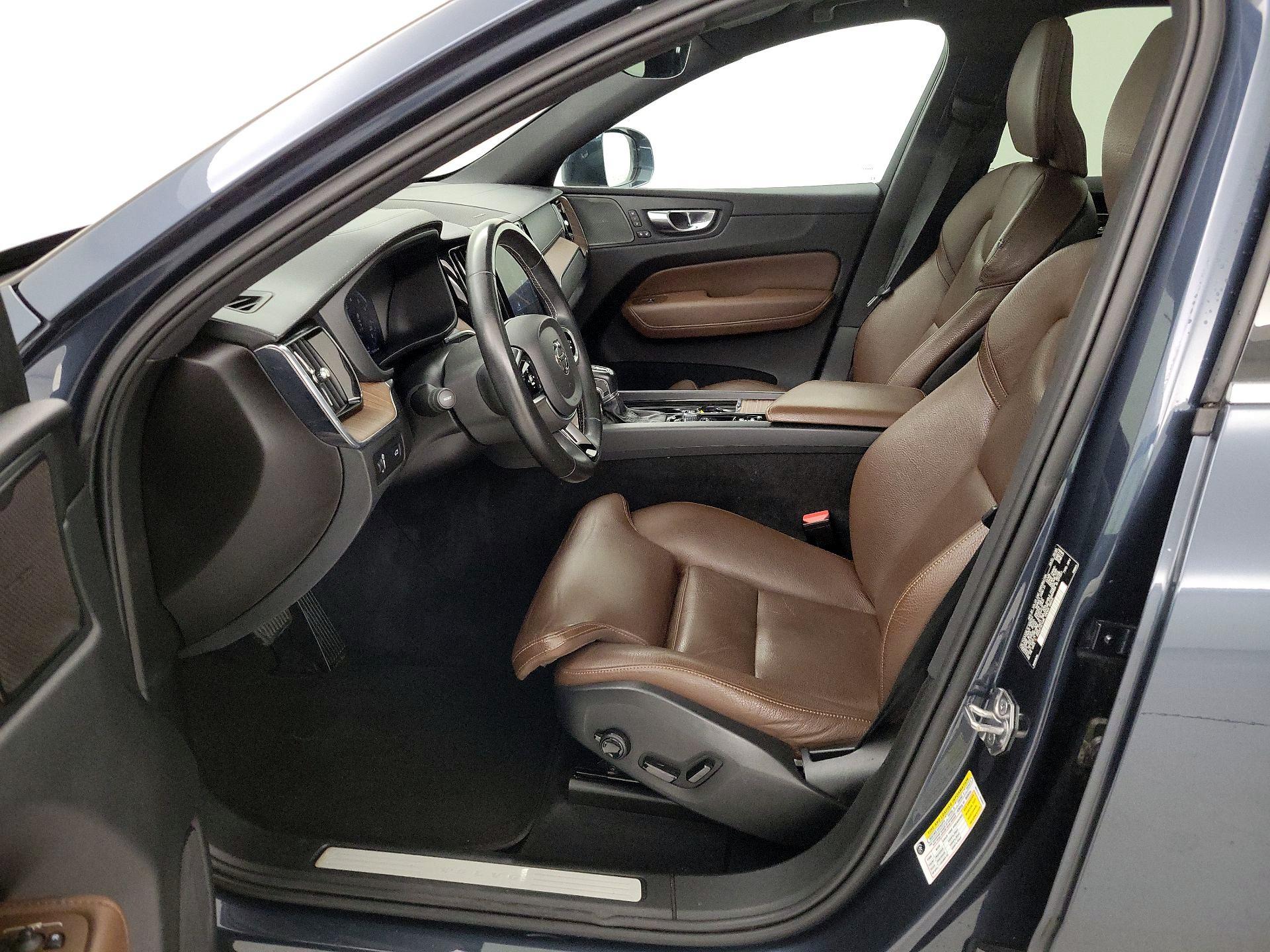 Thumbnail: 2020 Volvo XC60 - 11