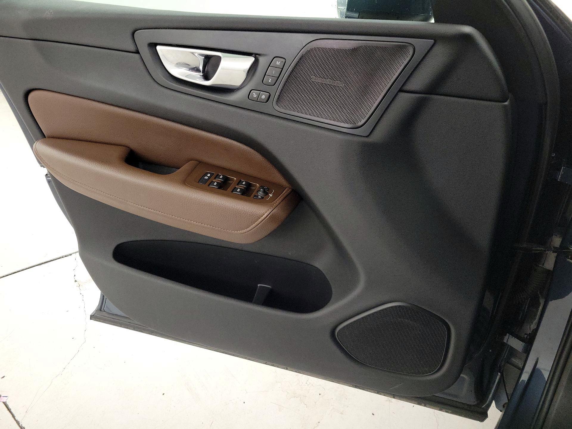 Thumbnail: 2020 Volvo XC60 - 12