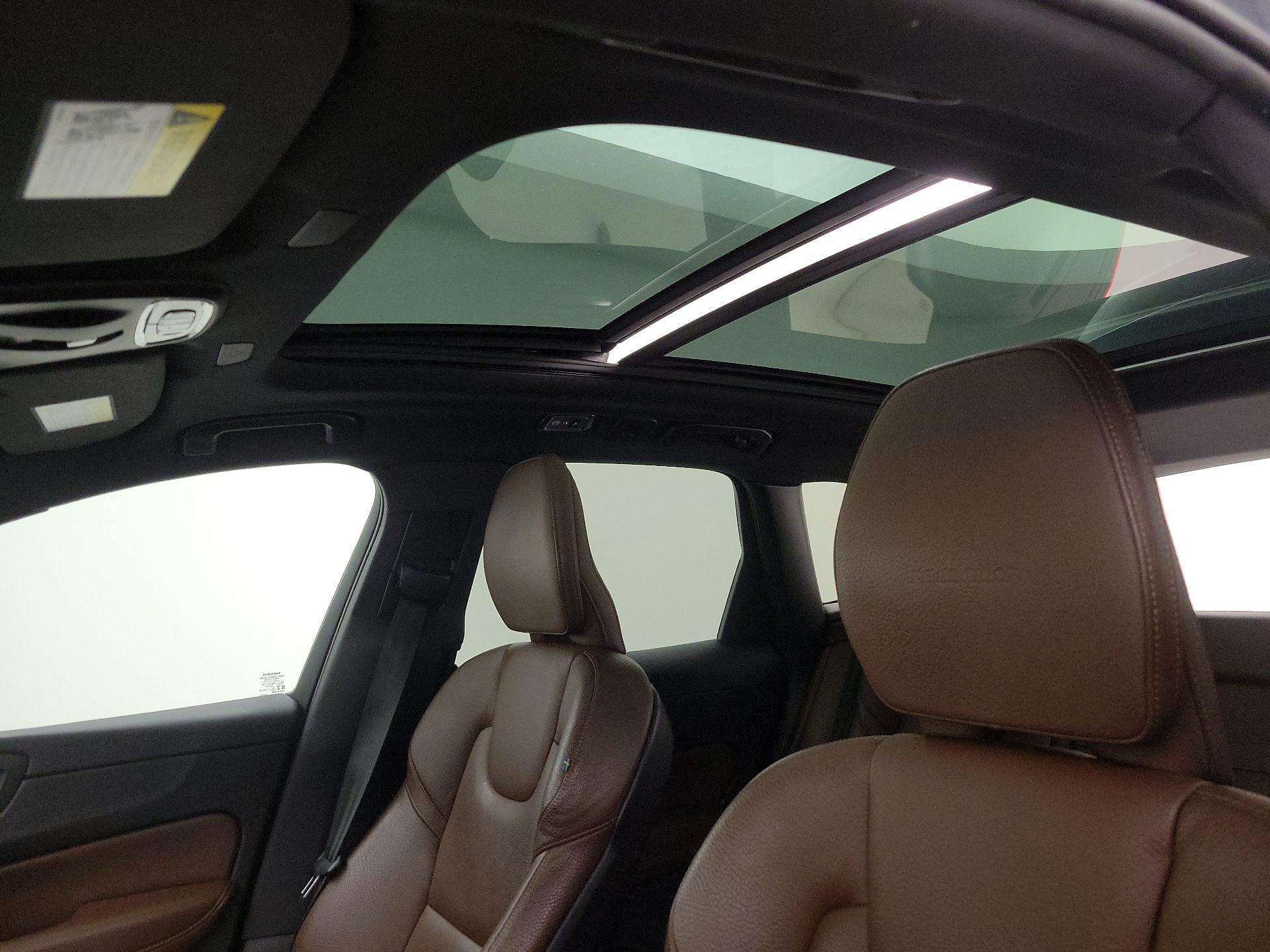 Thumbnail: 2020 Volvo XC60 - 20