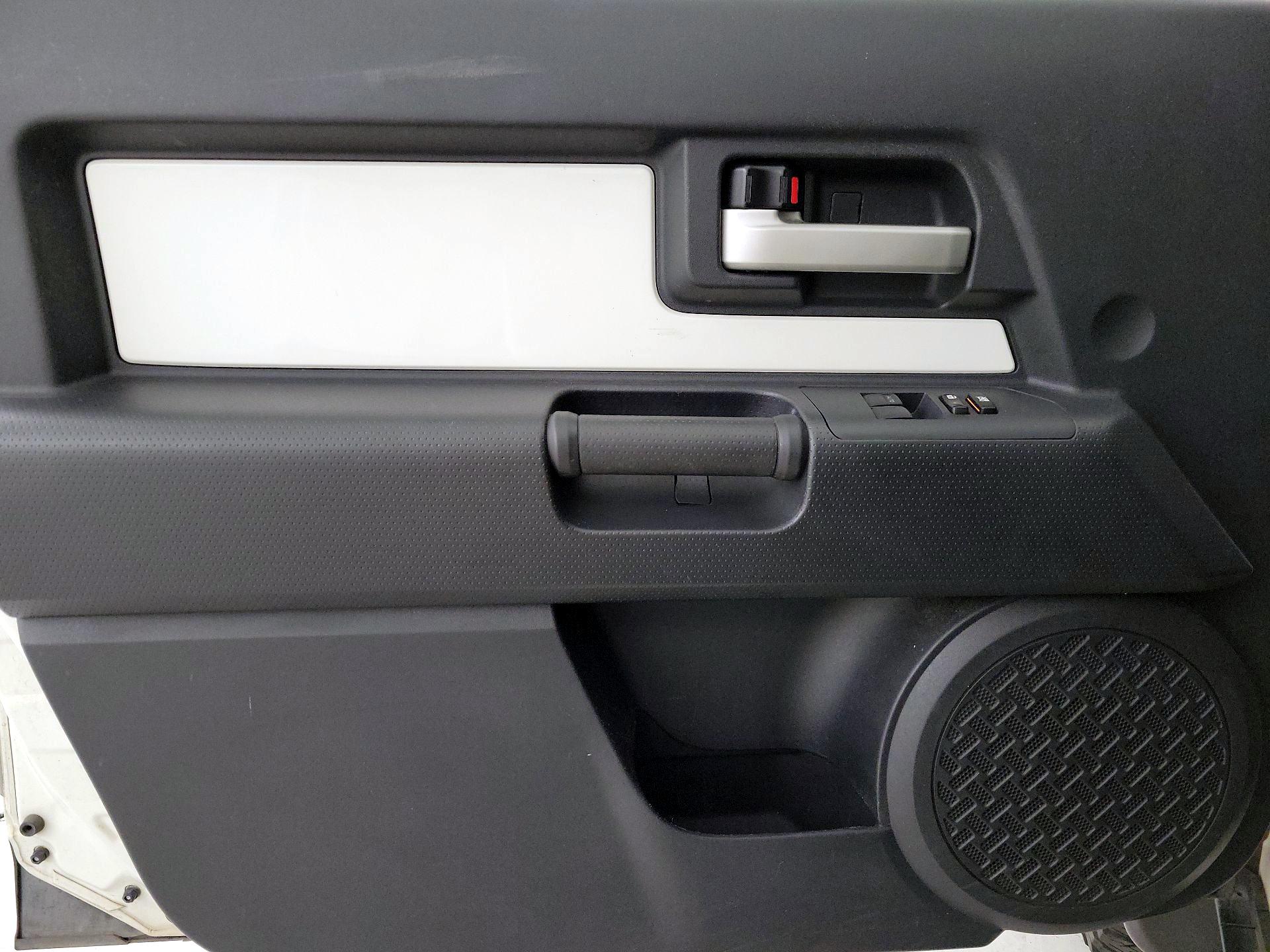 Thumbnail: 2014 Toyota FJ Cruiser - 12