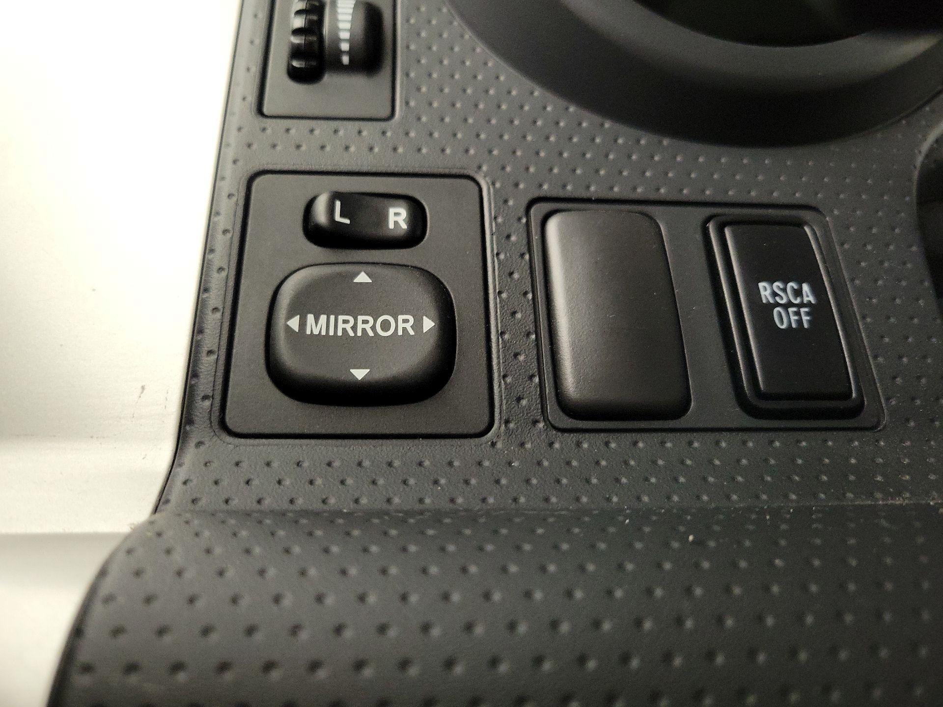 Thumbnail: 2014 Toyota FJ Cruiser - 13