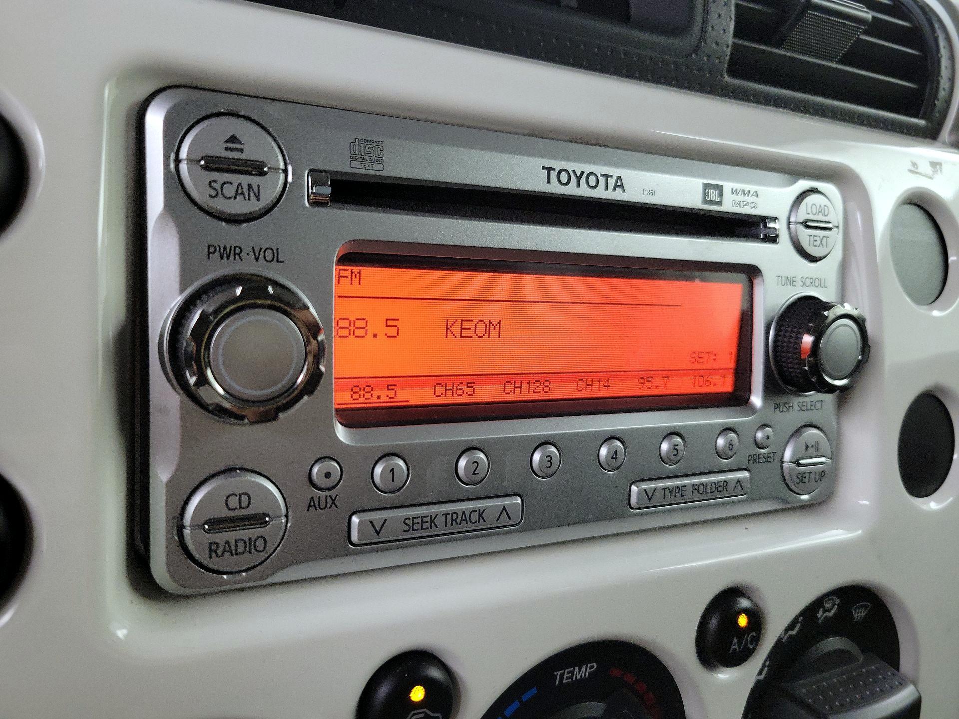 Thumbnail: 2014 Toyota FJ Cruiser - 15