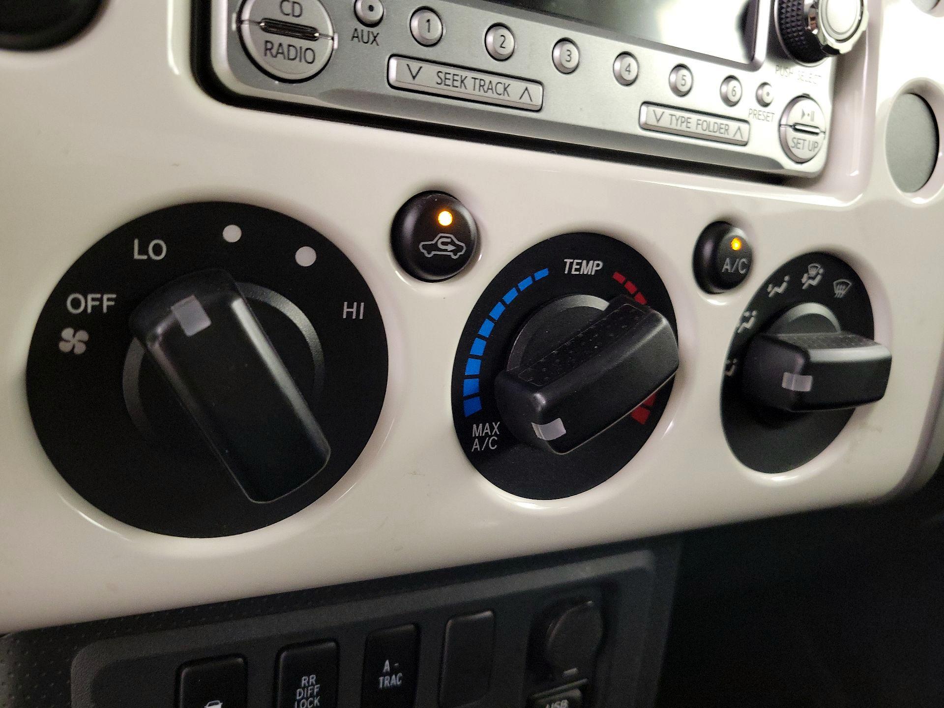 Thumbnail: 2014 Toyota FJ Cruiser - 16