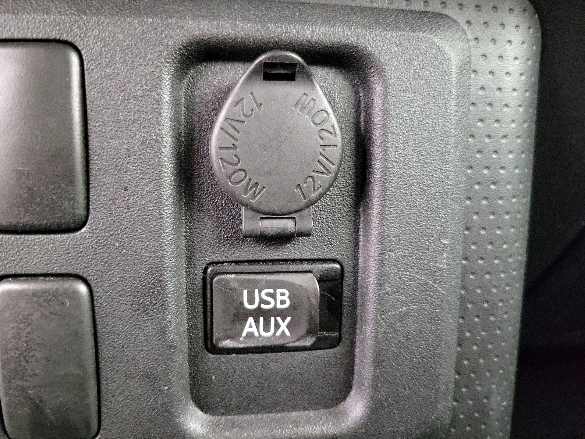 Thumbnail: 2014 Toyota FJ Cruiser - 18