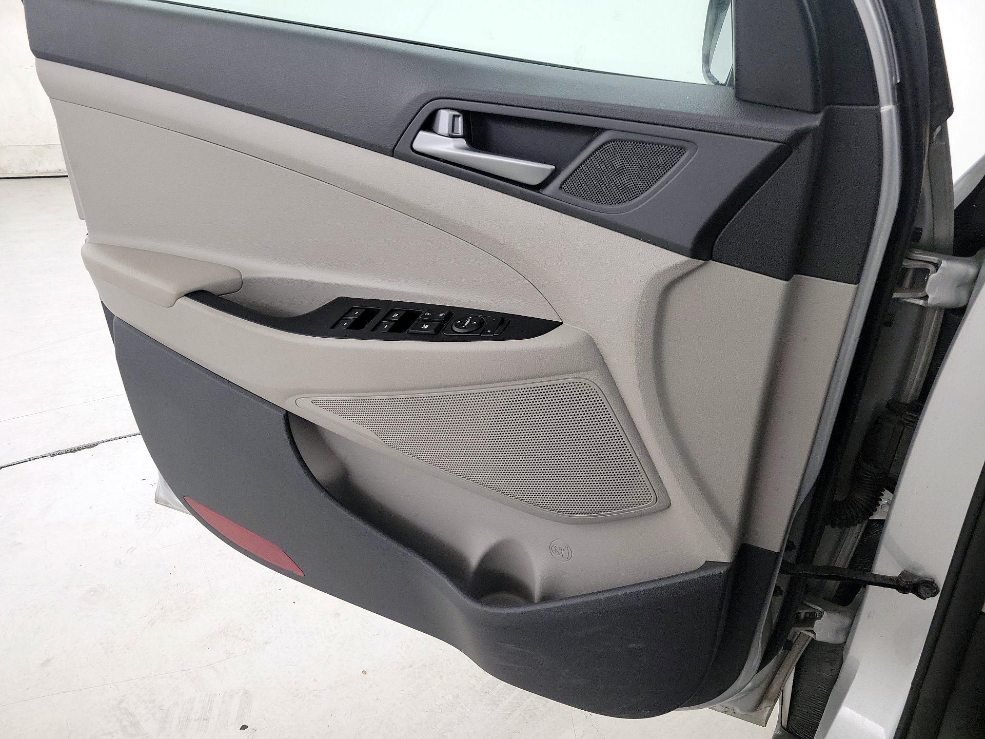 Thumbnail: 2016 Hyundai Tucson - 12