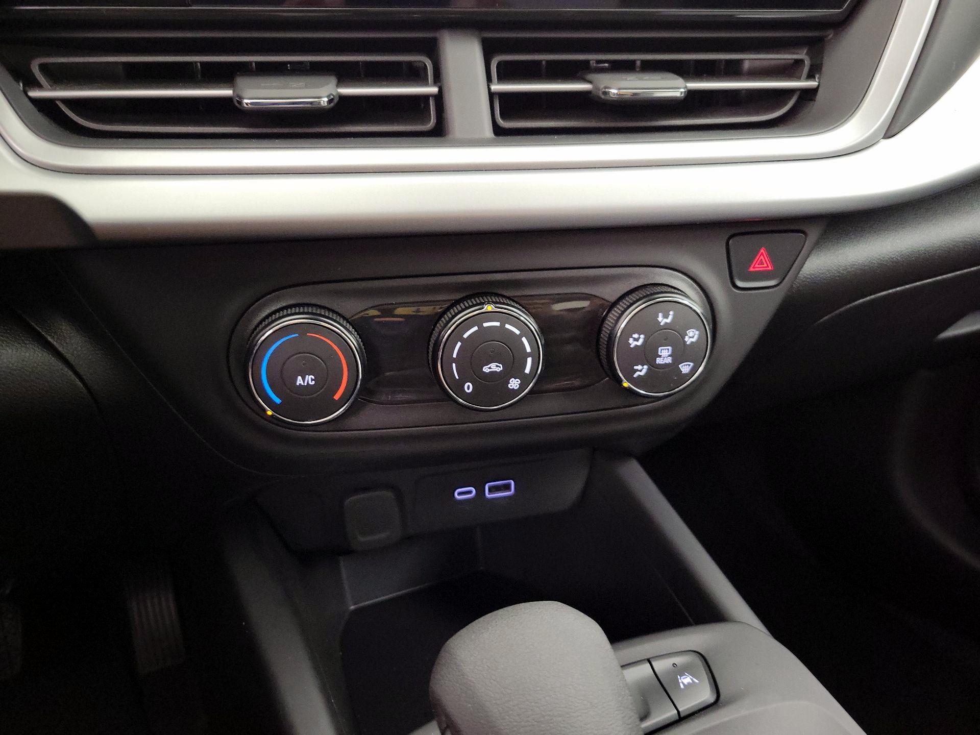 Thumbnail: 2025 Chevrolet Trax - 16