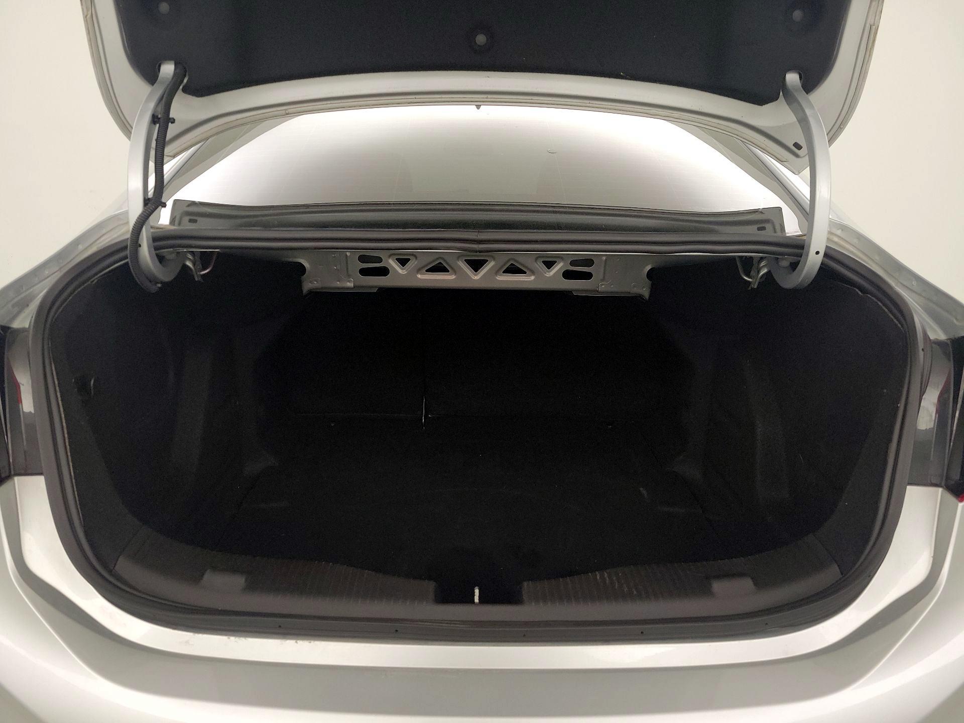 Thumbnail: 2018 Chevrolet Cruze - 20