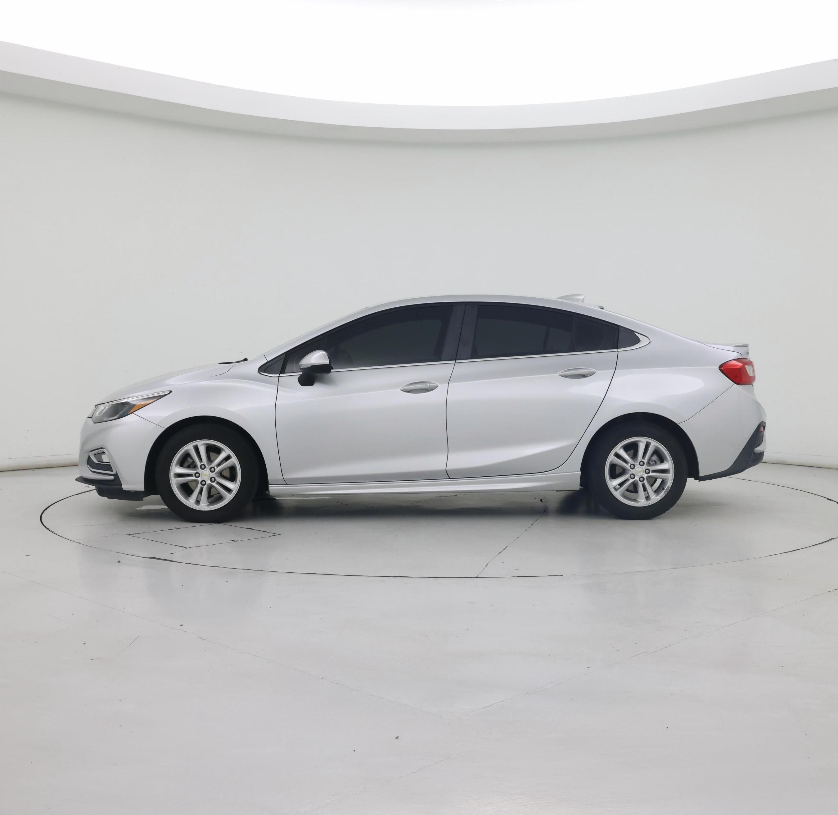 Thumbnail: 2018 Chevrolet Cruze - 3